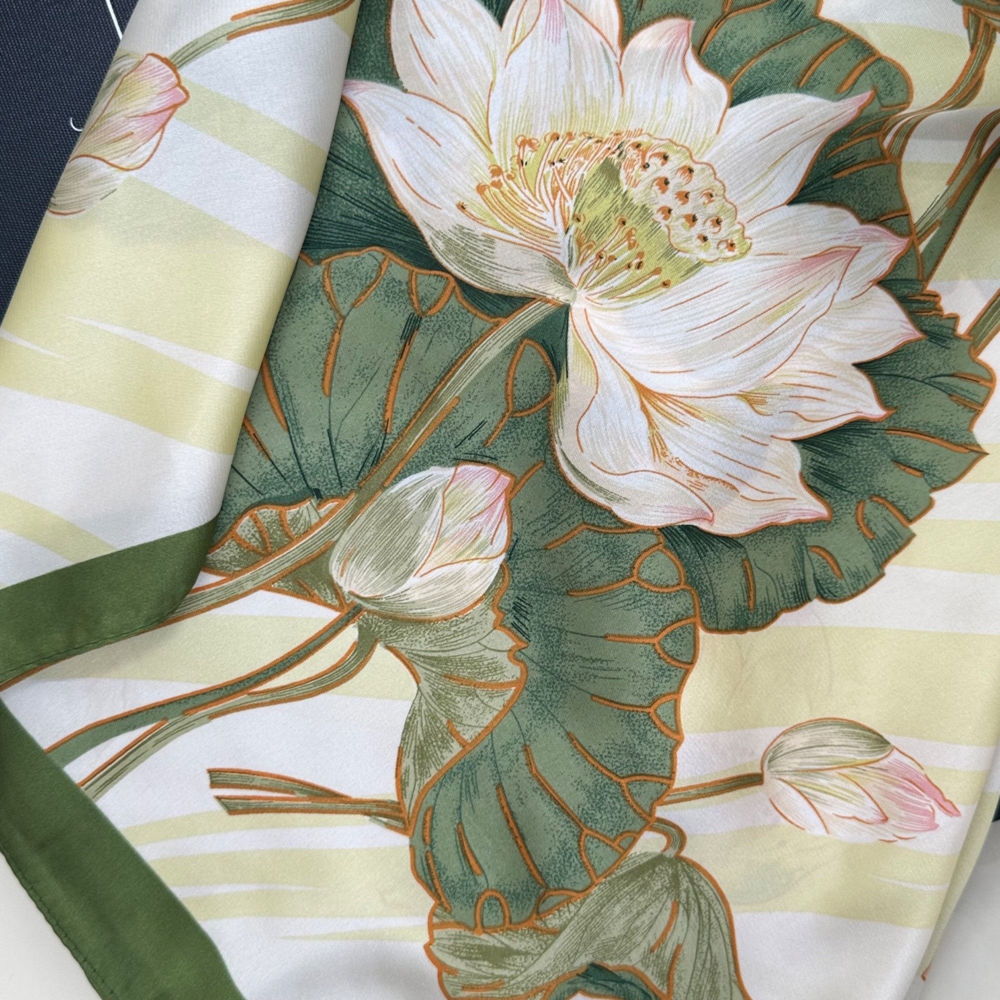 Other New Elegant Bandana Square Scarf Retro flowers Green and Cre Size ONE SIZE - 6 Thumbnail