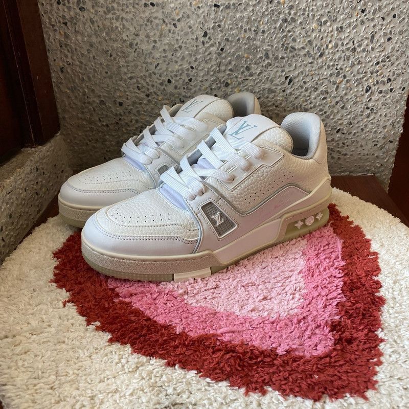 Louis Vuitton Louis Vuitton White Trainer Low-Top Sneakers - Size US 8 / IT 38 - 4 Thumbnail