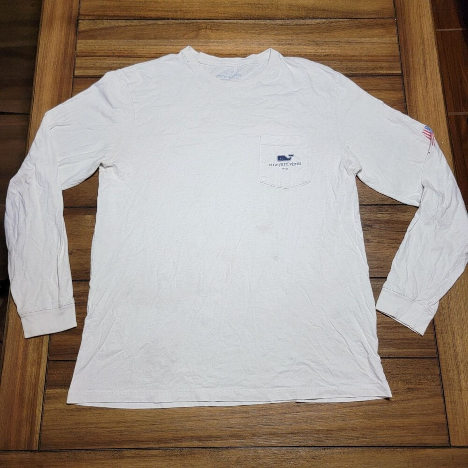 Vineyard Vines Vineyard Vines LS Unisex w/ Pocket "Texas" Whale - Medium Size US M / EU 48-50 / 2 - 4 Thumbnail