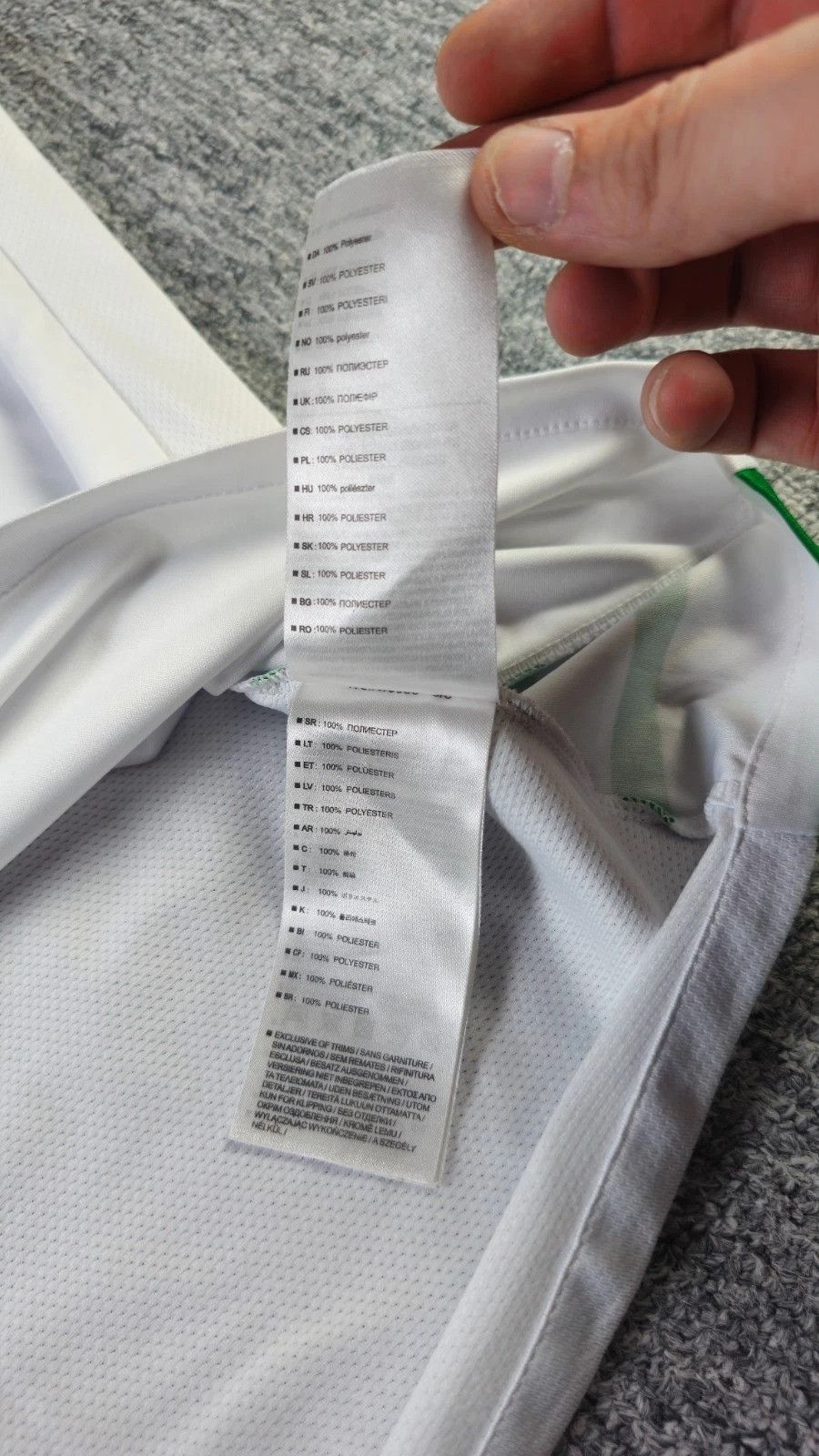 Umbro Umbro Ireland Away Jersey L 16-18 Football Kit FLAWED Size US L / EU 52-54 / 3 - 9 Thumbnail