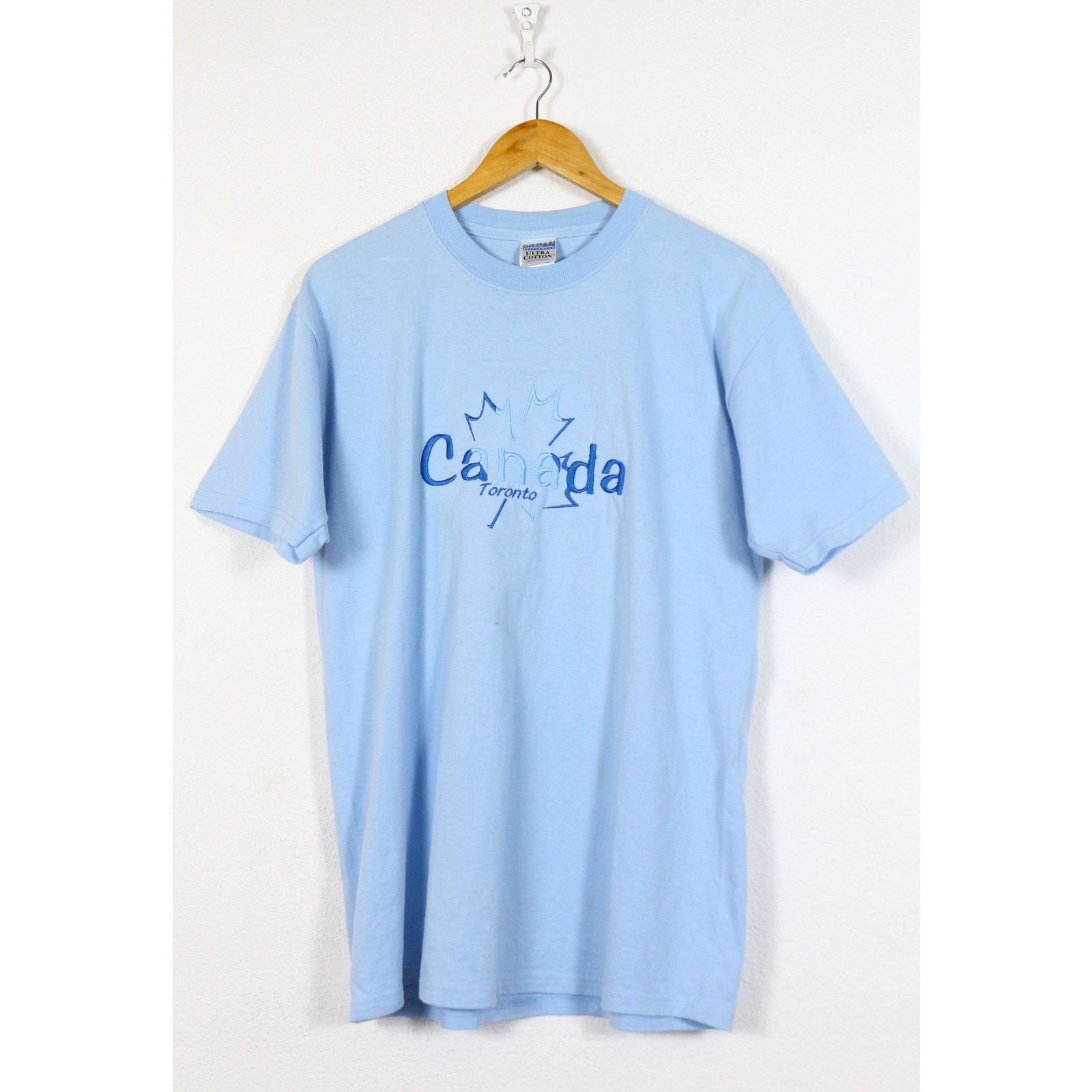 Vintage Vintage Canada Toronto Leaf Embroidered Logo Tee Tshirt 90s Size US M / EU 48-50 / 2 - 1 Thumbnail