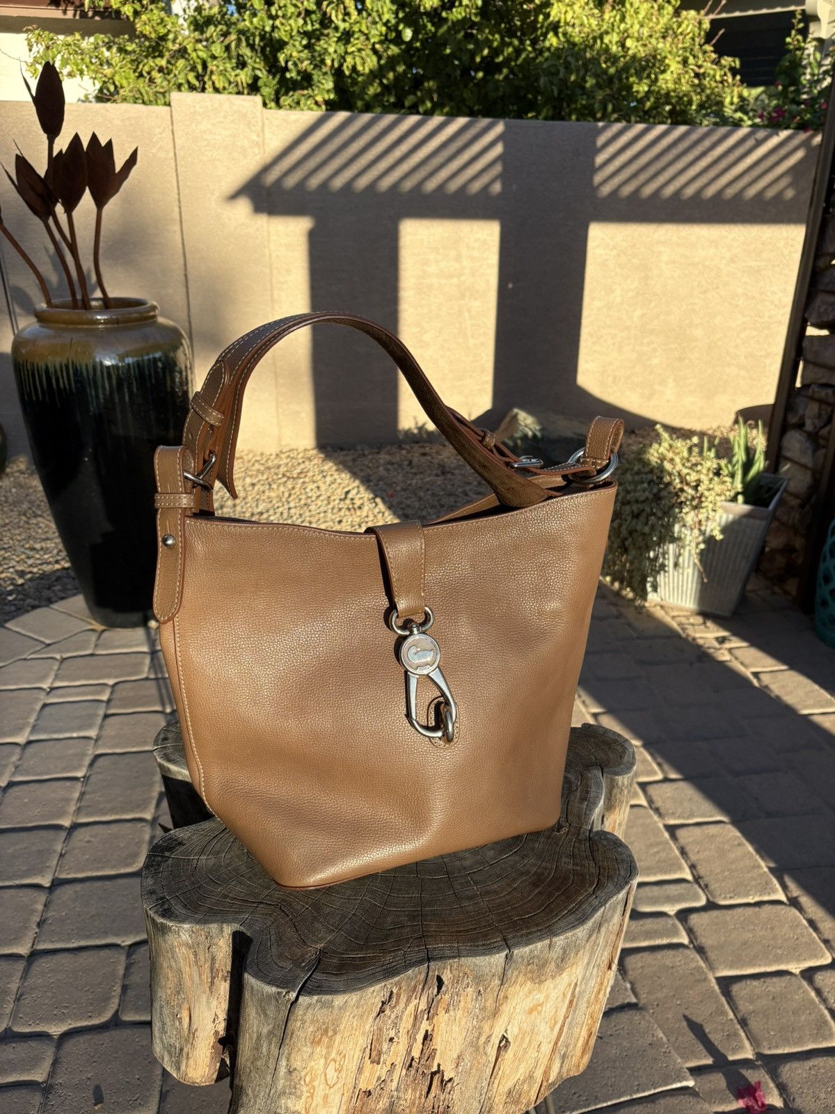 Dooney & Bourke Taupe leather lily bucket shoulder bag Size ONE SIZE - 1 Thumbnail