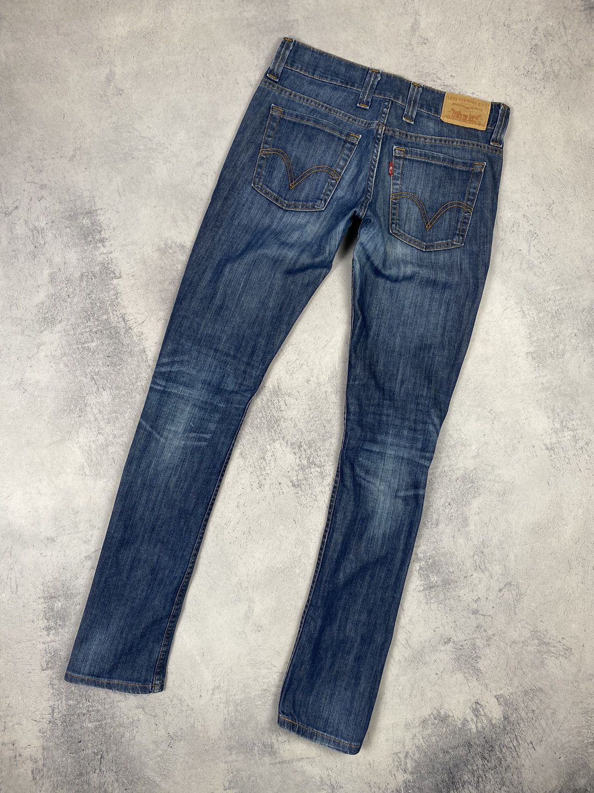 Levi's × Vintage Vintage 00s Levis Dark Blue Wash Denim Jeans y2k Size 28" / US 6 / IT 42 - 1 Thumbnail