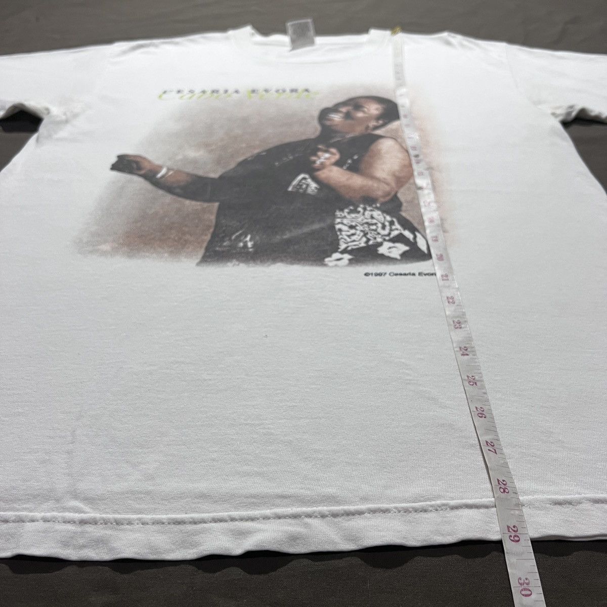 Band Tees Rare Vintage 90s Cesaria Evora Tee Diva Coladeira folk morna Size US L / EU 52-54 / 3 - 17 Thumbnail