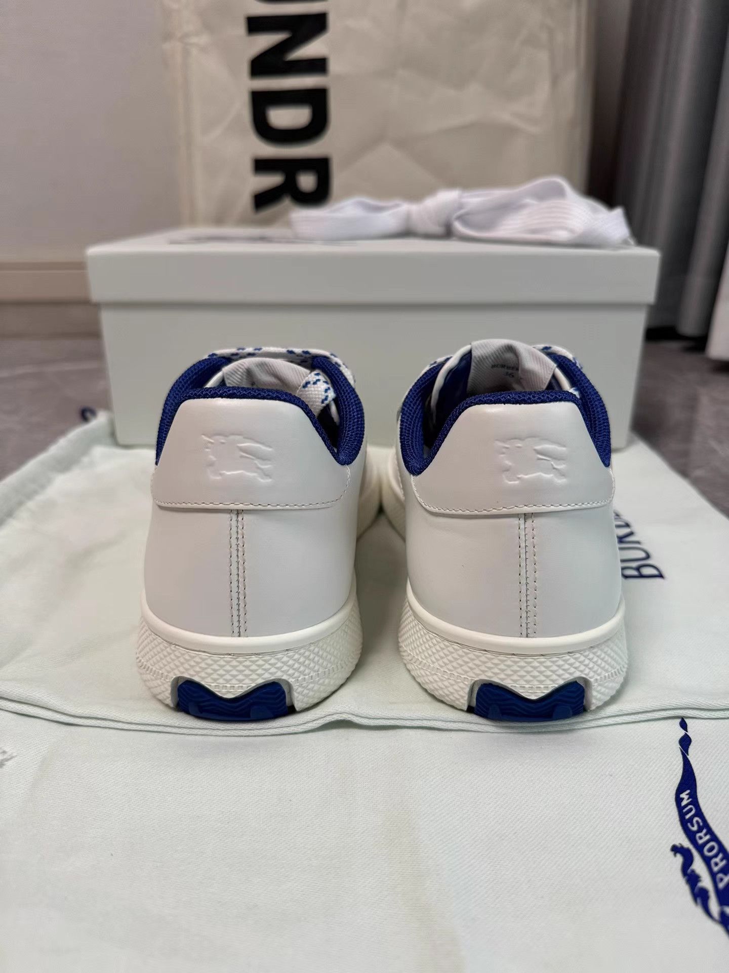 Burberry Burberry Classic White Leather Low-Top Sneakers K6 Size US 6 / IT 36 - 7 Thumbnail