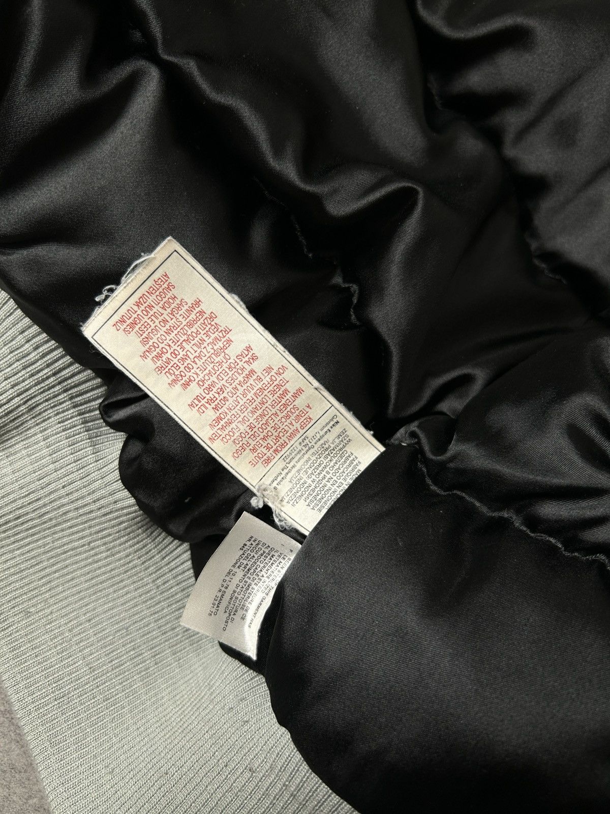 Nike Archive Nike B-2 silver puffer bombers jacket Size US M / EU 48-50 / 2 - 8 Thumbnail