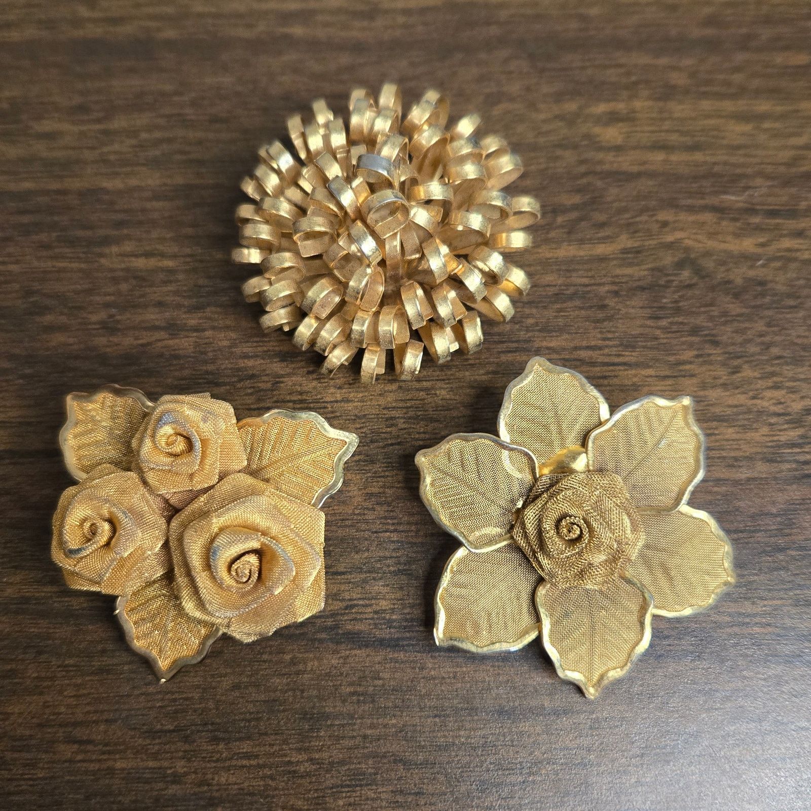 Vintage Vintage Crown Trifari Style Gold Tone Flower Brooch Set Size ONE SIZE - 1 Thumbnail