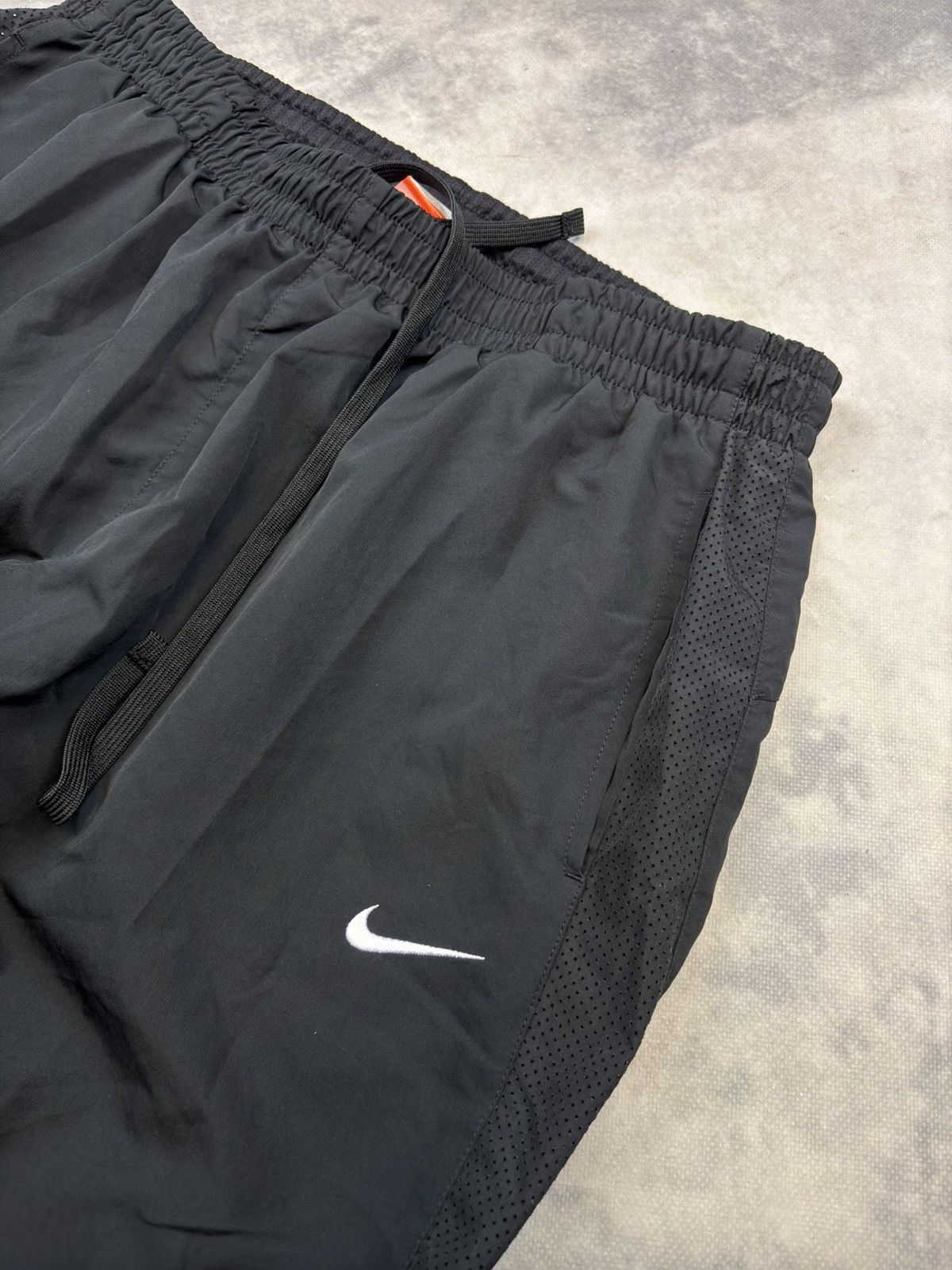 Nike × Vintage Nike Baggy Vintage Y2K Nylon Track Pants Joggers Hype USA Size US 34 / EU 50 - 4 Thumbnail