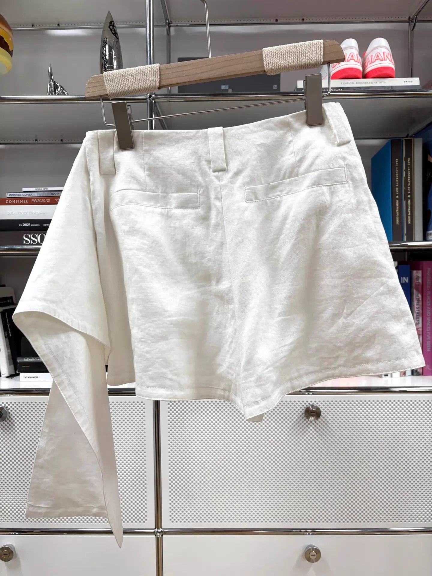Louis Vuitton LV white color block leather buckle linen short 34 Size 24" / US 00 / IT 34 - 8 Thumbnail