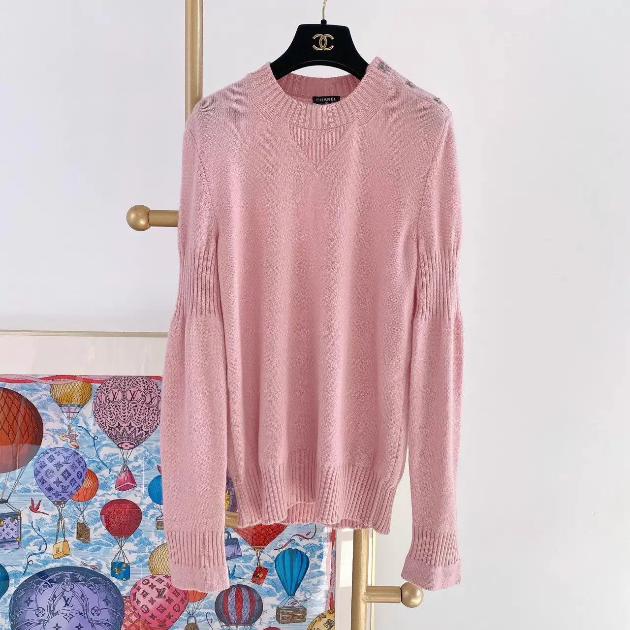 Chanel Chanel pink bag clasp knit top 38 Size S / US 4 / IT 40 - 1 Thumbnail