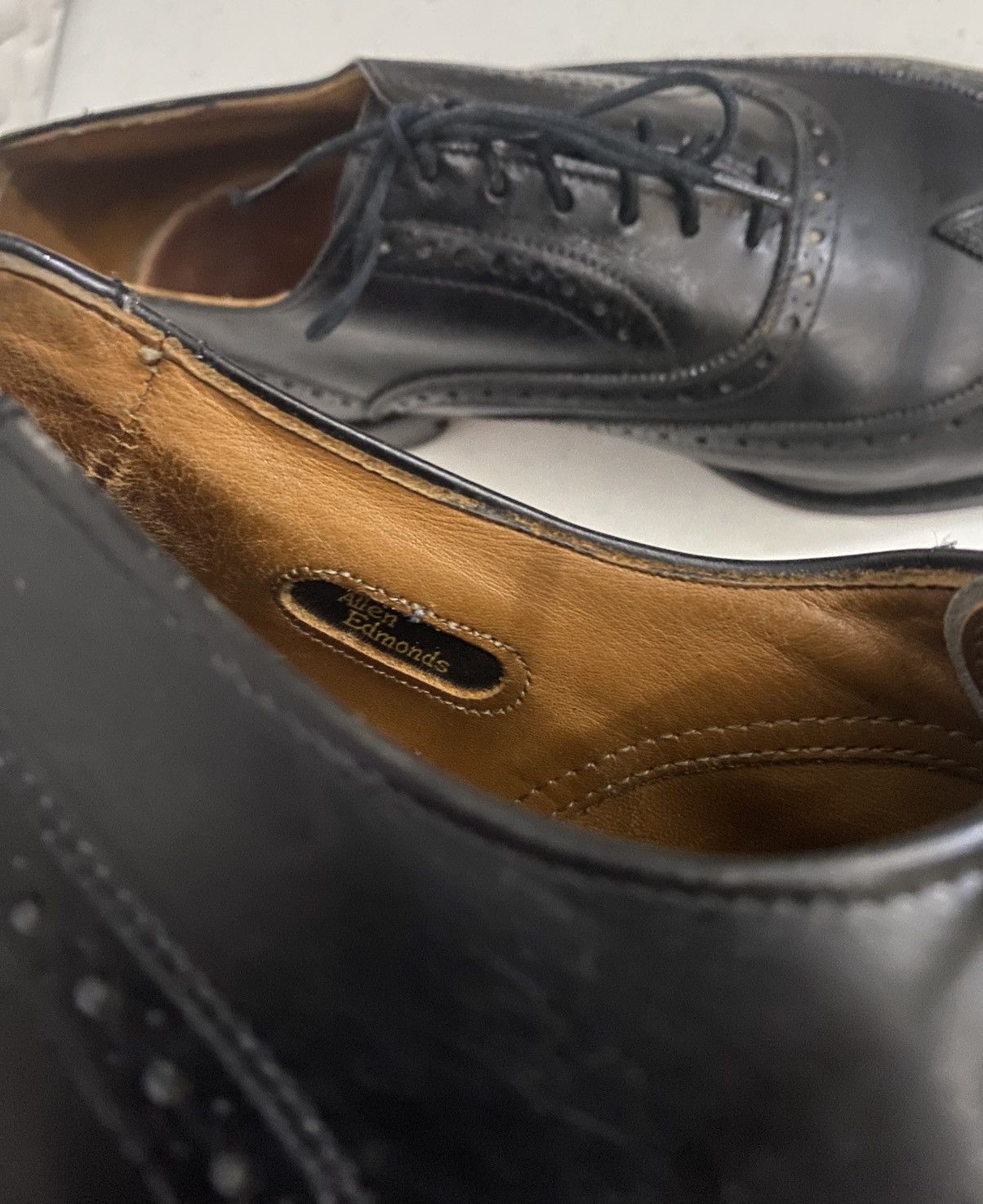 Allen Edmonds Allen Edmonds Chester 1903 Black Leather Wingtip Oxfords 9 E Size US 9 / EU 42 - 17 Thumbnail