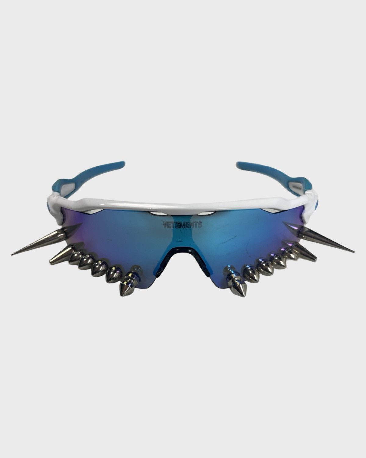 VETEMENTS OAKLEY RUNWAY 400 SPIKED SUNGLASSES SZ:OS