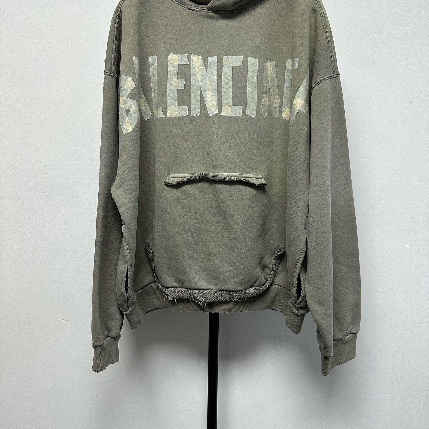 Balenciaga Balenciaga Logo Tape Distressed Hoodie Size XS Size US XS / EU 42 / 0 - 1 Thumbnail
