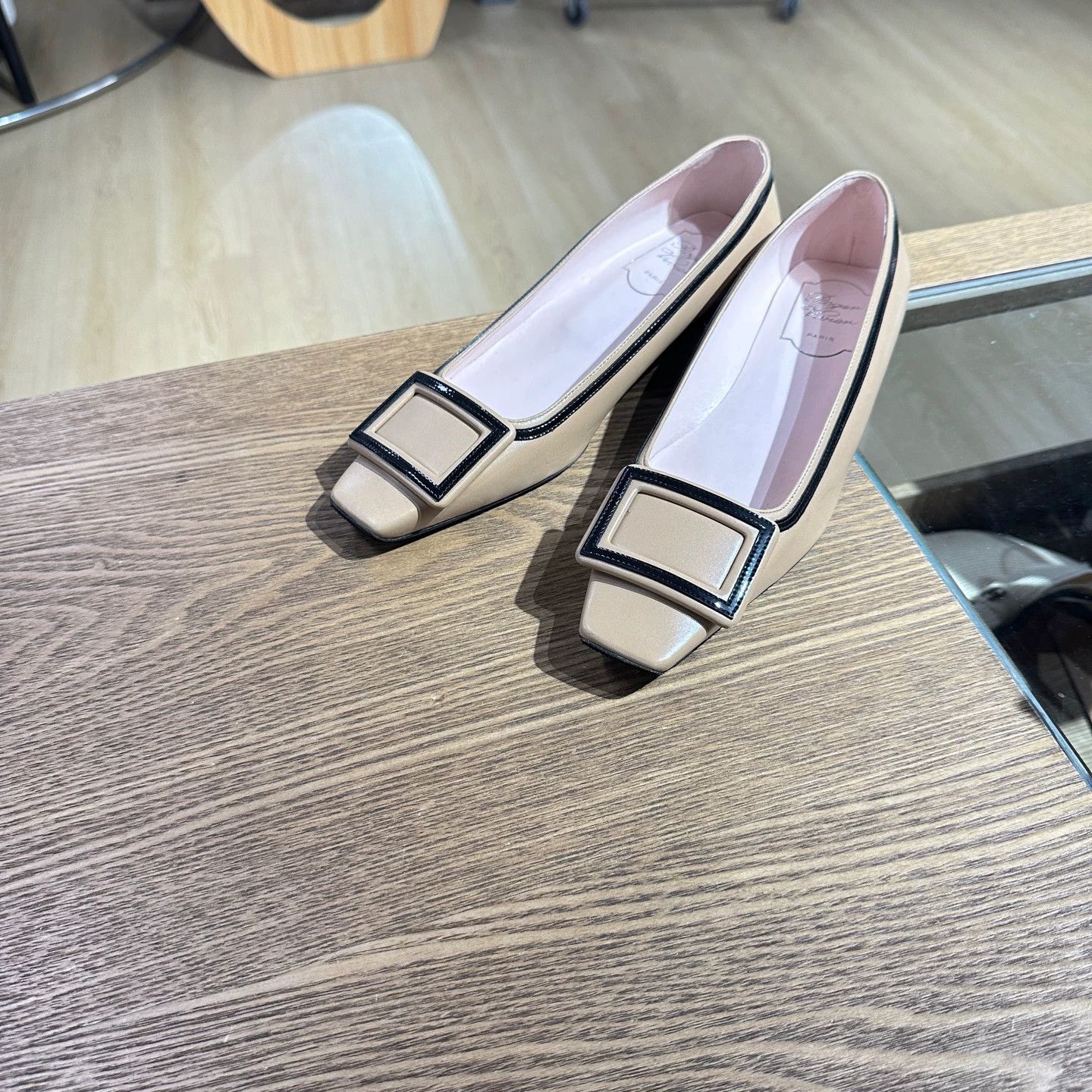 Roger Vivier Roger Vivier Apr279 Unworn Low-Heel Casual Shoes 37 Size US 5.5 / IT 35.5 - 1 Thumbnail