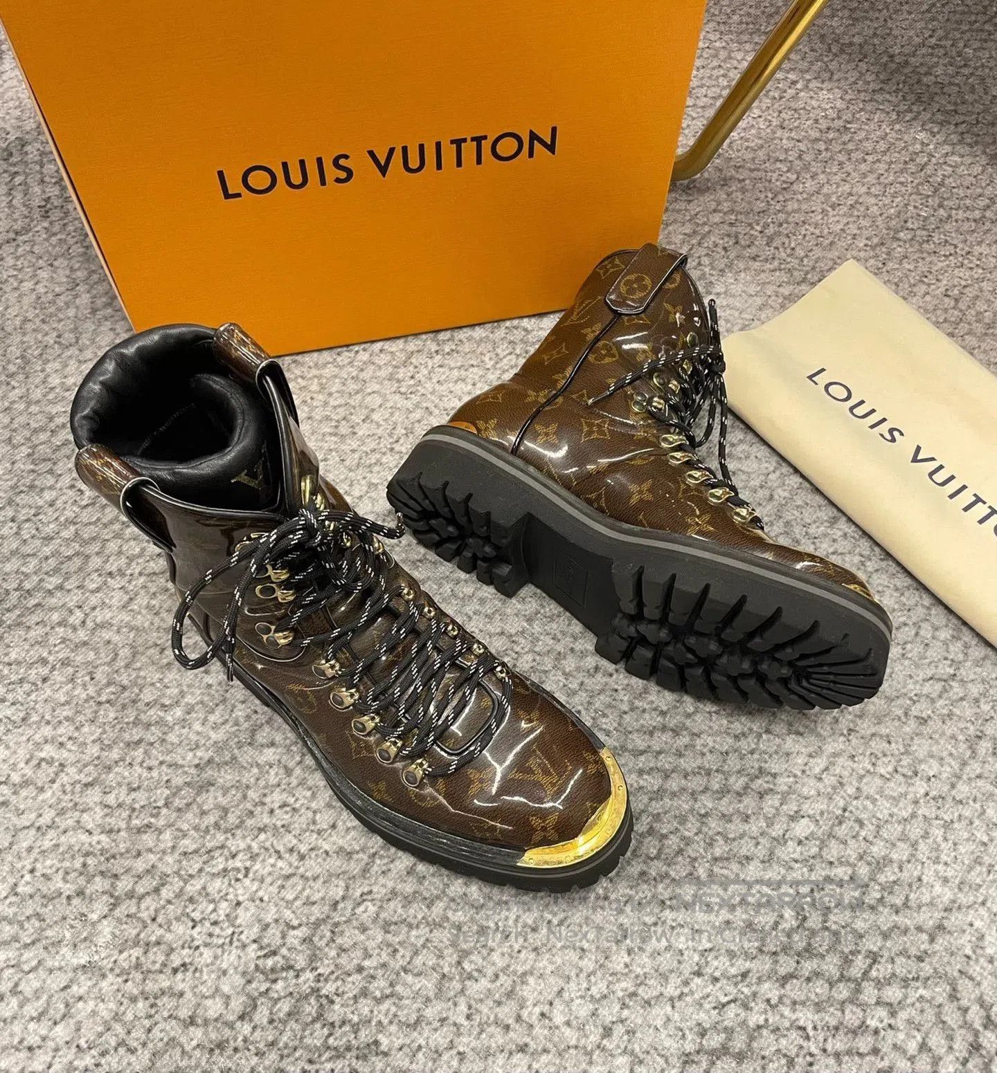 Louis Vuitton LV Monogram Mid. Size US 8 / EU 41 - 5 Thumbnail