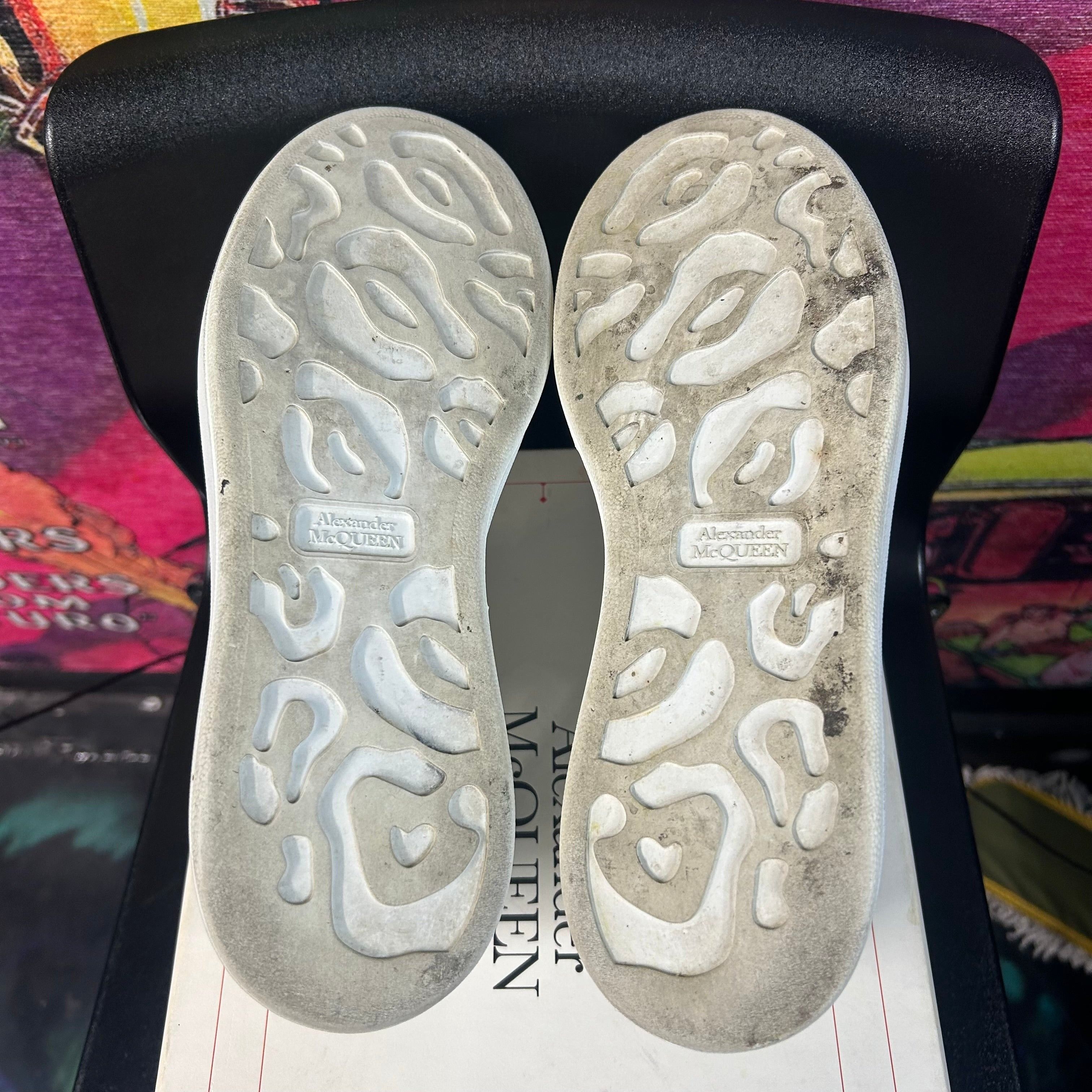 Alexander McQueen Alexander McQueen Oversized Sneakers White Silver Size 39.5 Size US 6.5 / EU 39-40 - 8 Thumbnail
