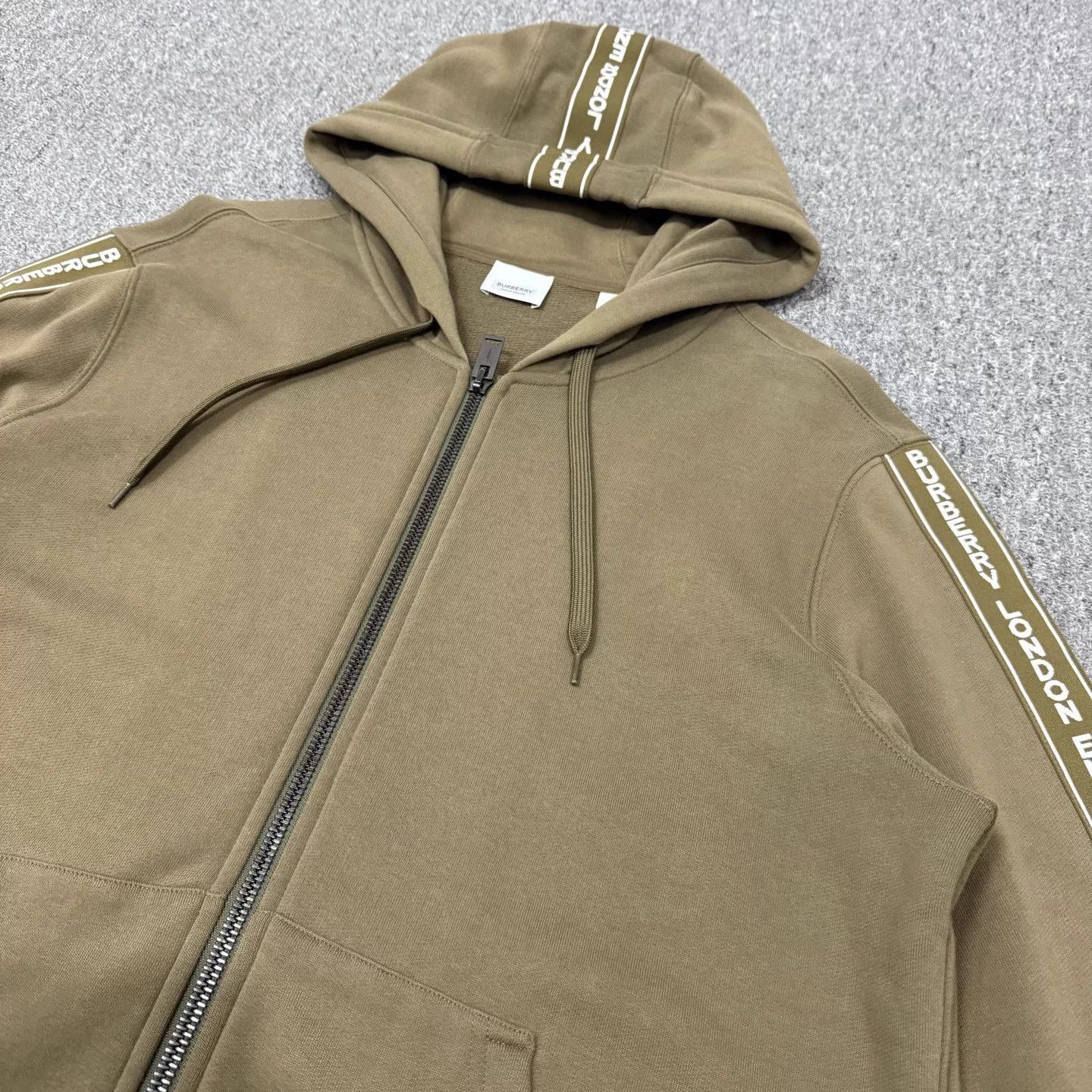 Burberry Burberry Icon Stripe zip jacket M 99 New Size US M / EU 48-50 / 2 - 3 Thumbnail