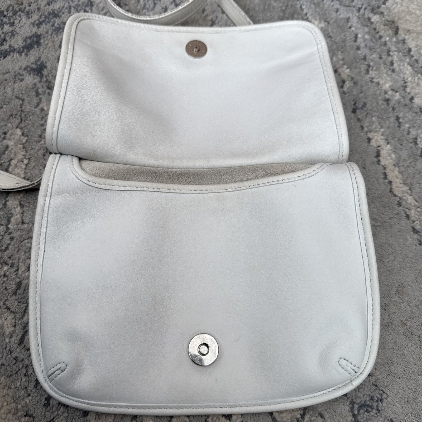 Coach COACH 9142 Vintage Leather Hippie Bag White With Hangtag Size ONE SIZE - 9 Thumbnail