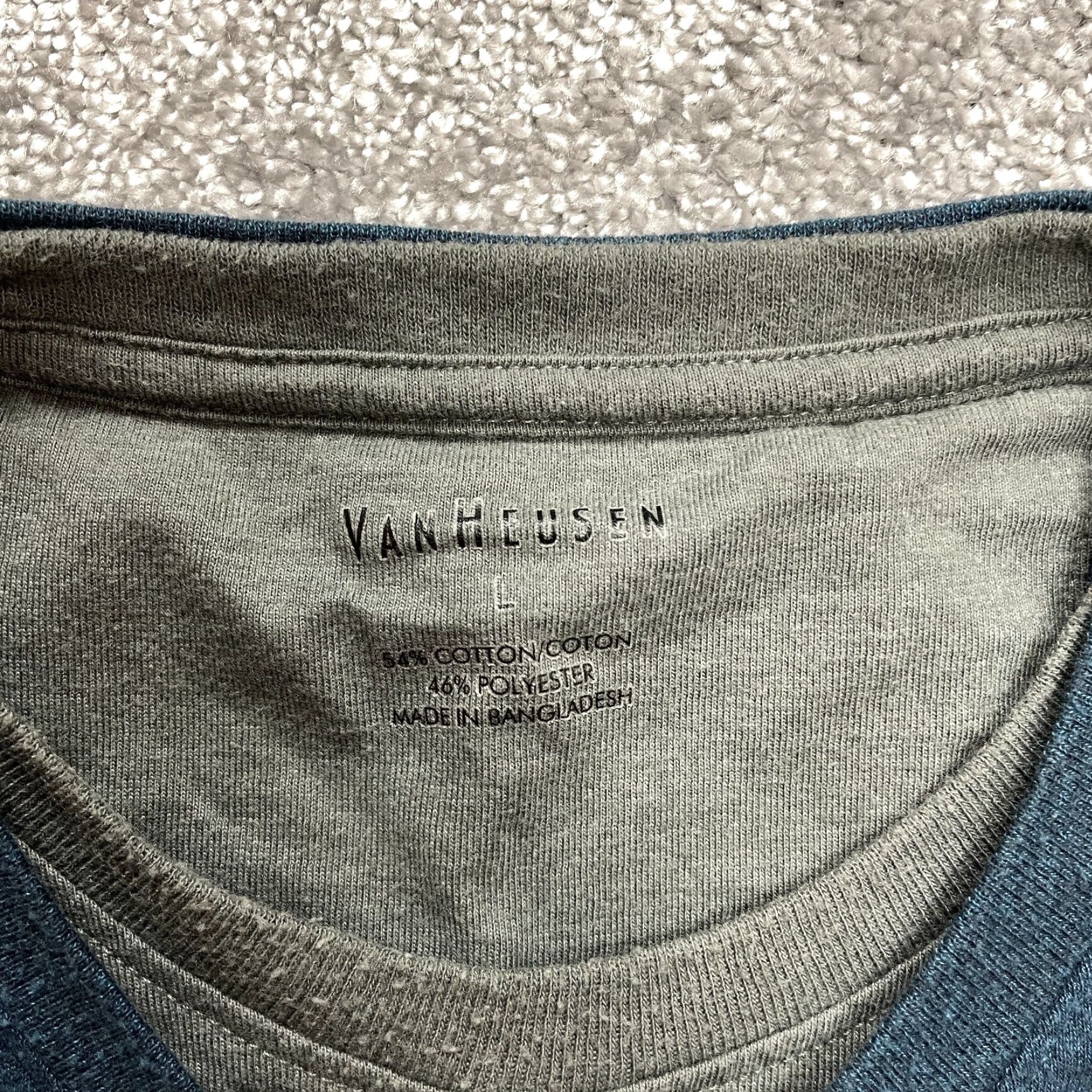 Van Heusen Van Heusen Shirt Mens L Blue Cotton Long Sleeve Tee with Gray Lining Logo V-Neck Size US L / EU 52-54 / 3 - 4 Thumbnail