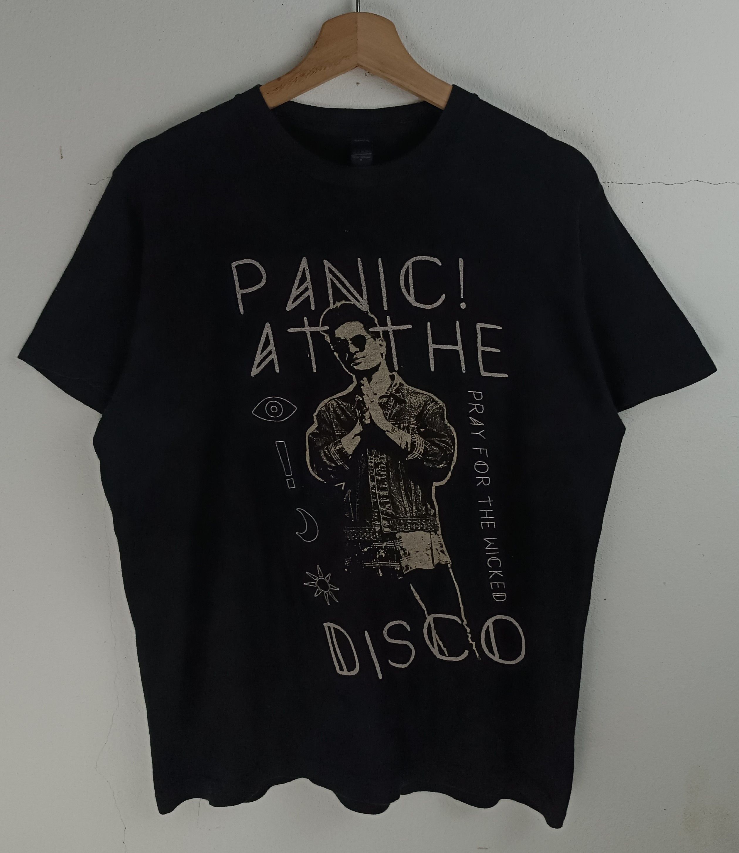 Band Tees VINTAGE 2019 PANIC AT THE DISCO TOUR TEE emo mcr afi Size US M / EU 48-50 / 2 - 3 Thumbnail