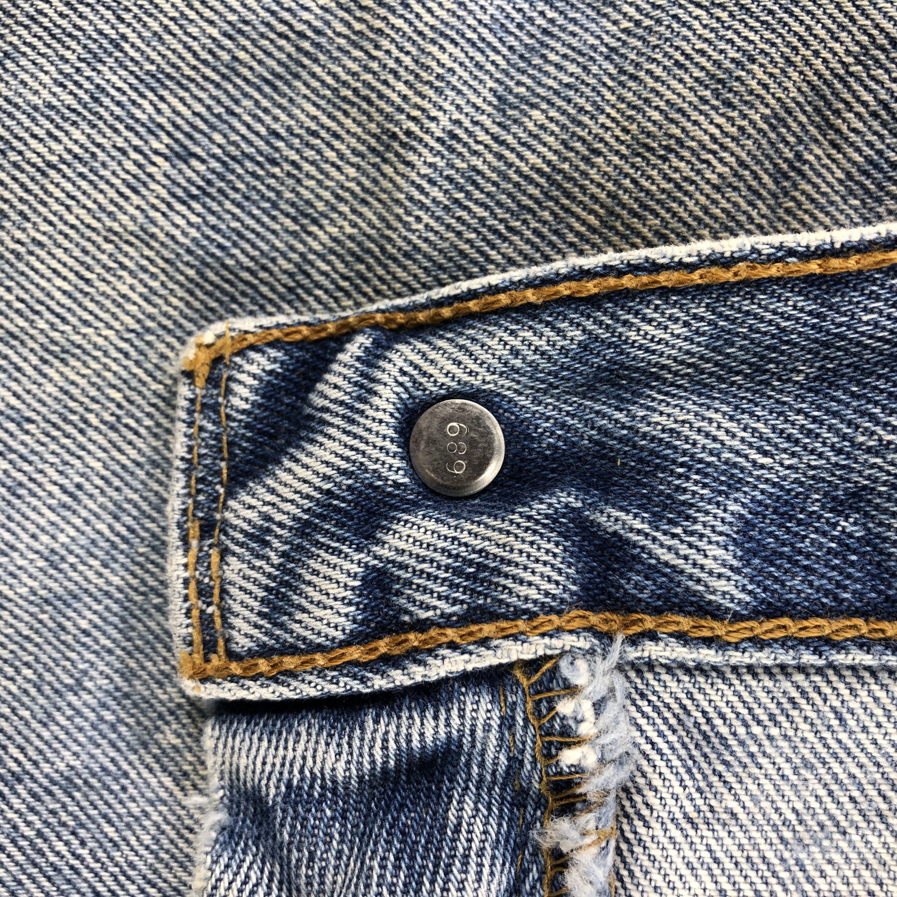 Levi's Vintage 90s Levis 505 Jeans Medium Wash Denim KJ983 Size US 32 / EU 48 - 14 Thumbnail