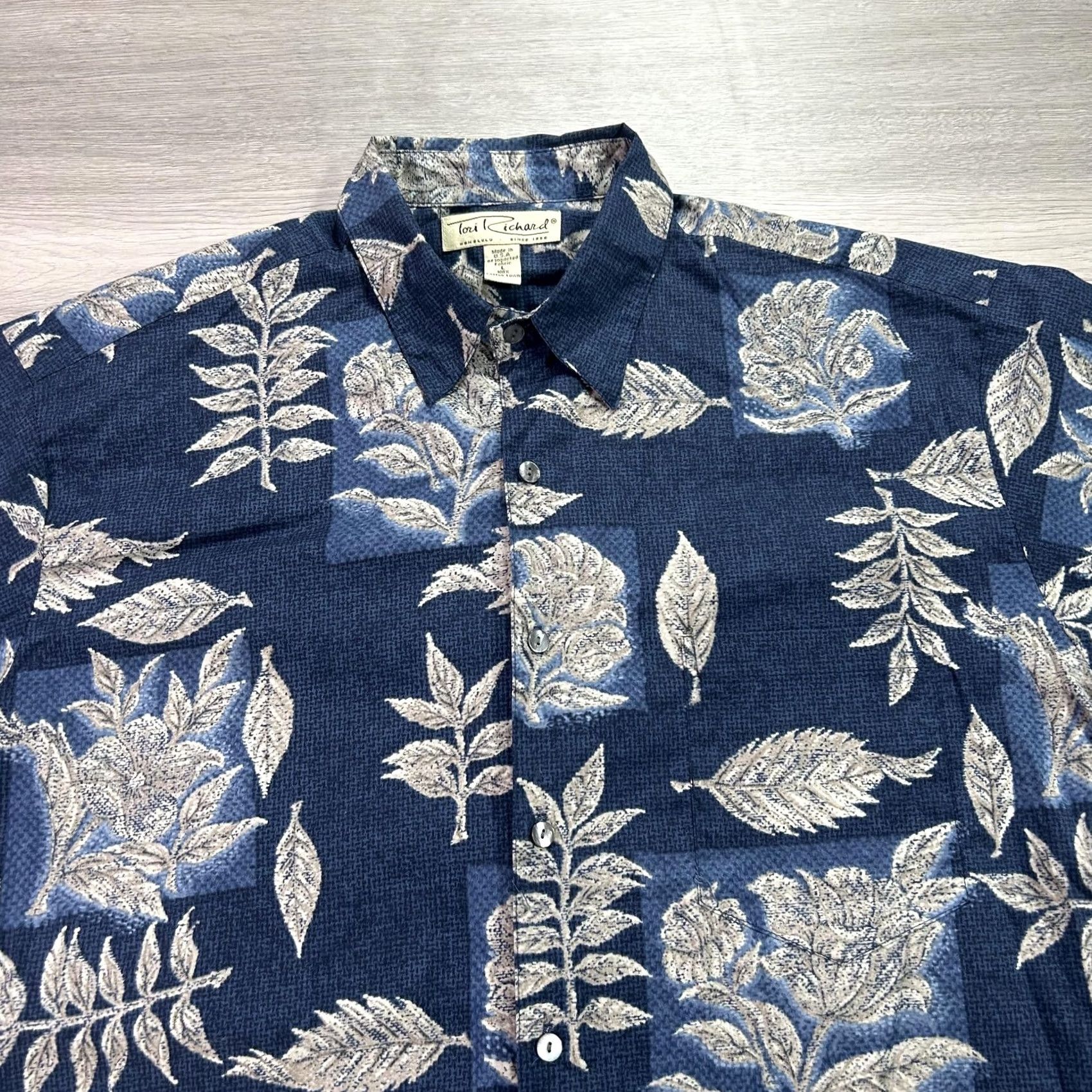 Tori Richard Tori Richard Shirt Mens Large Blue White Floral Hawaiian Cotton Button Up USA Size US L / EU 52-54 / 3 - 3 Thumbnail