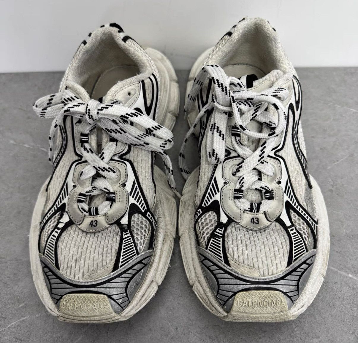 Balenciaga Balenciaga Colorway Distressed Dad Sneakers Size US 9.5 / EU 42-43 - 2 Thumbnail