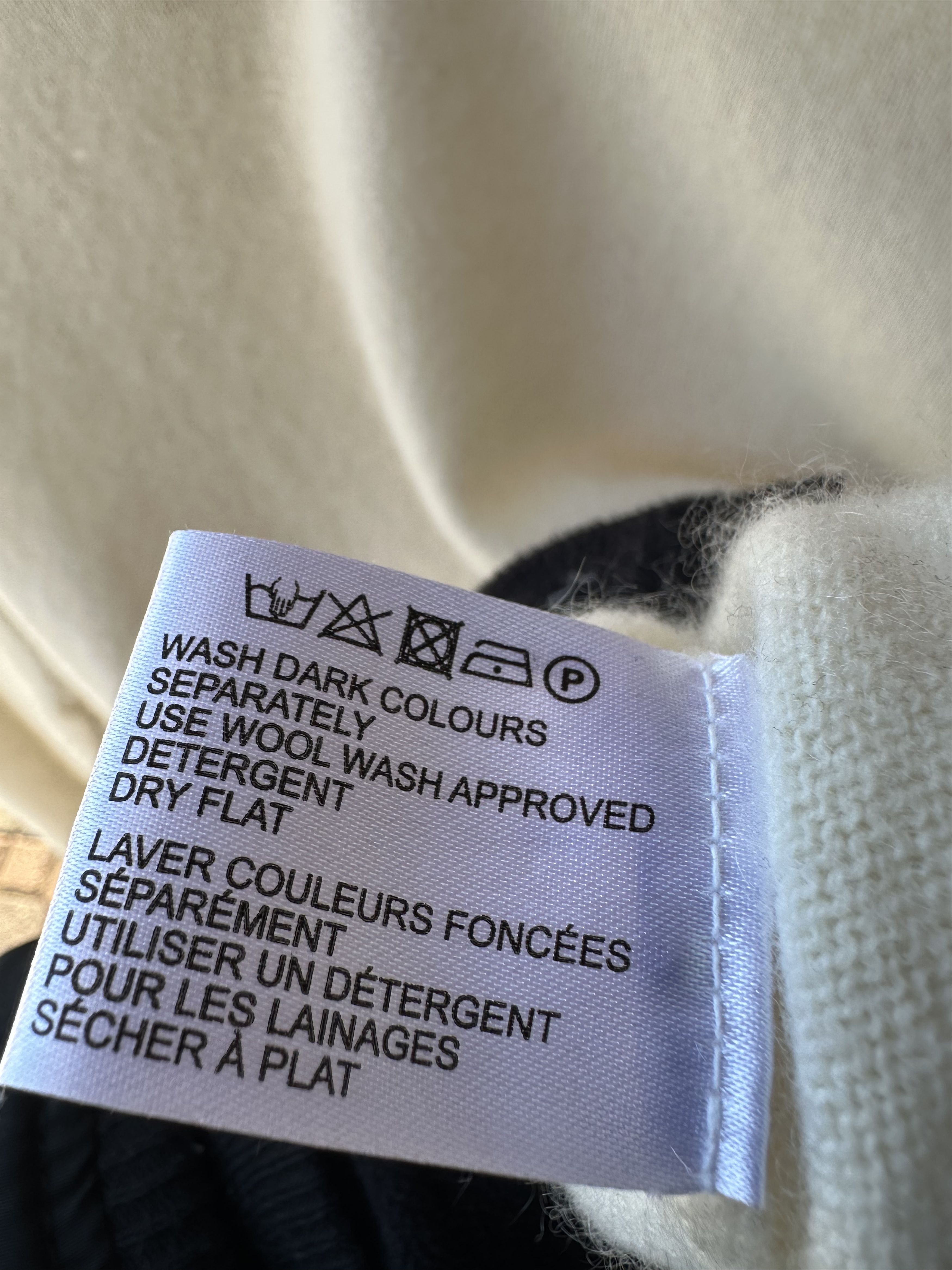 Uniqlo Cashmere V-Neck Sweater Size US M / EU 48-50 / 2 - 6 Thumbnail