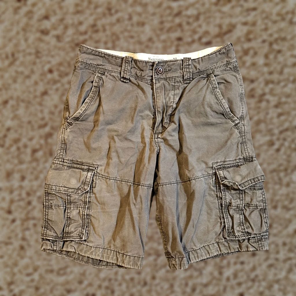 Abercrombie & Fitch Abercrombie & Fitch Short Mens 28 Gray Cargo Flat Front 10 Inch Casual Preppy Size US 28 / EU 44 - 1 Thumbnail