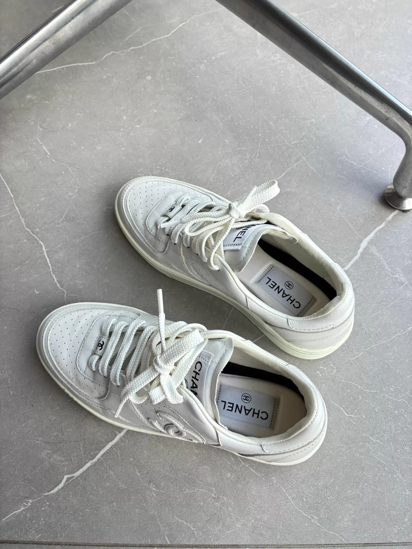 Chanel Chanel 23A White Leather Sneaker 36.5 Size US 6 / IT 36 - 2 Thumbnail