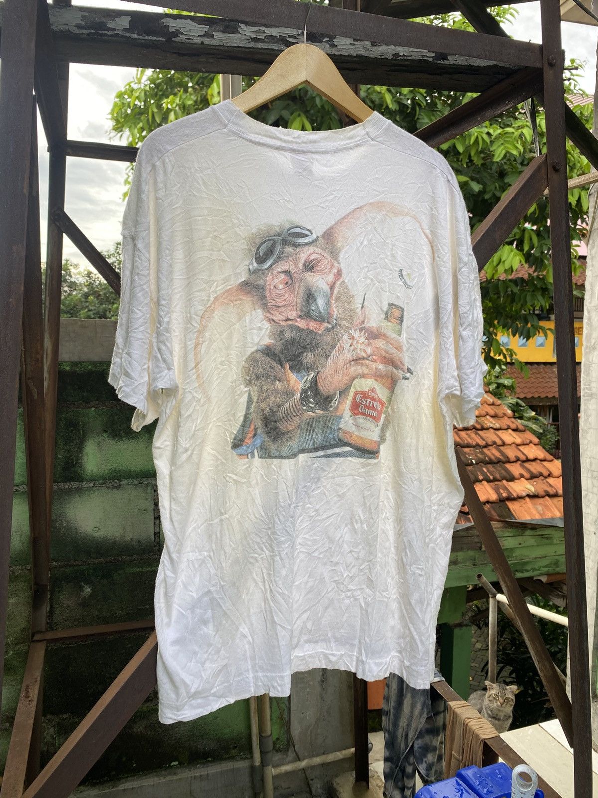 Vintage 90's Design Print Tee "Estrella Damm Size US XL / EU 56 / 4 - 1 Thumbnail