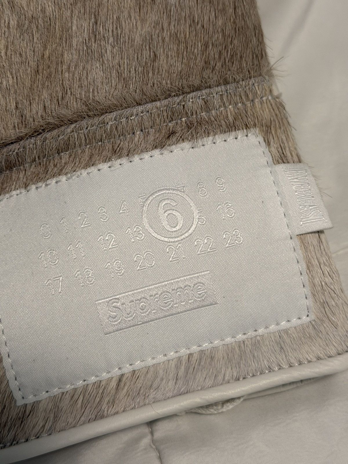Maison Margiela × Supreme Supreme MM6 Maison Margiela Boxing Gloves Brand New Size ONE SIZE - 3 Thumbnail