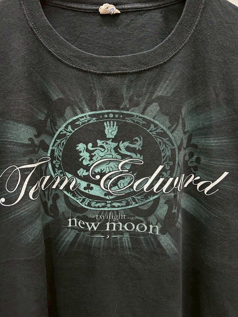 Vintage Vintage 2000s The Twilight Movie tshirt size 2XL Size US XXL / EU 58 / 5 - 3 Thumbnail