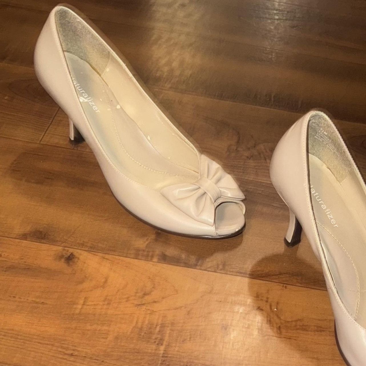 Naturalizer Naturalizer Nude Leather Kitten Heels with Bow – Size 7.5 Size US 7.5 / IT 37.5 - 7 Thumbnail