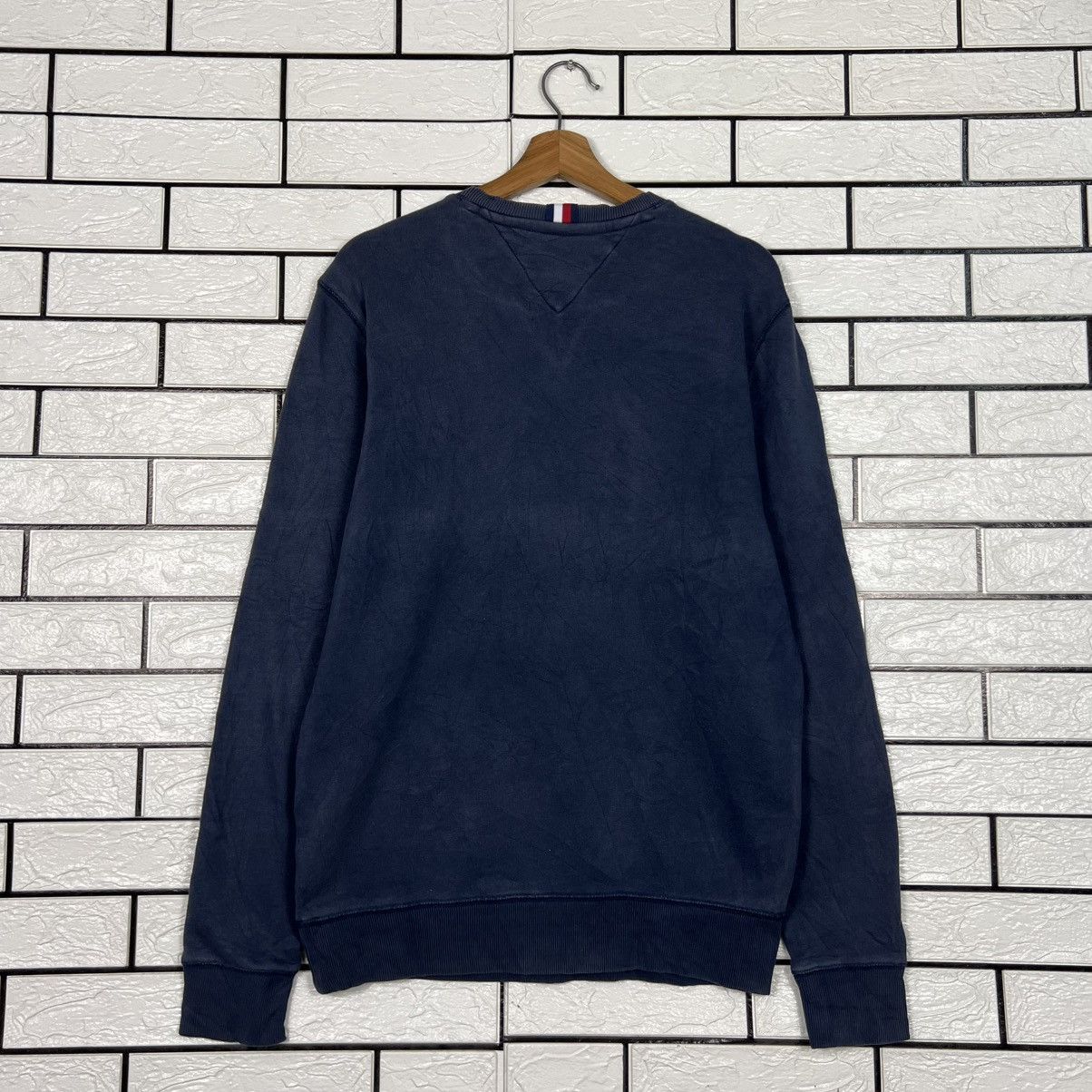 Tommy Hilfiger TOMMY HILFIGER Small Logo Crewneck Sweatshirt #4272-C194 Size US M / EU 48-50 / 2 - 12 Thumbnail