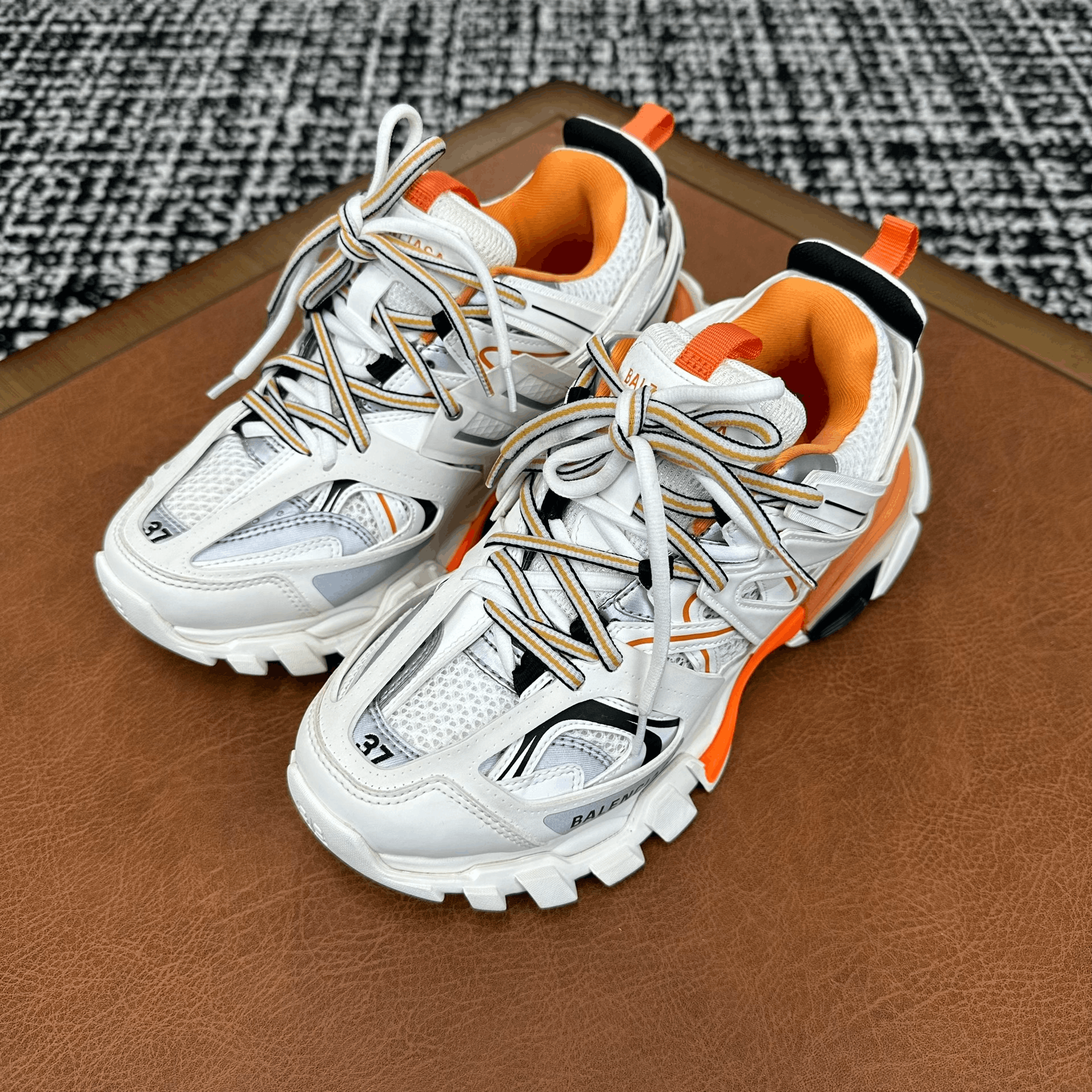 Balenciaga Balenciaga Distressed White Lowtop Sneakers it_37 Women Size US 7 / IT 37 - 1 Thumbnail