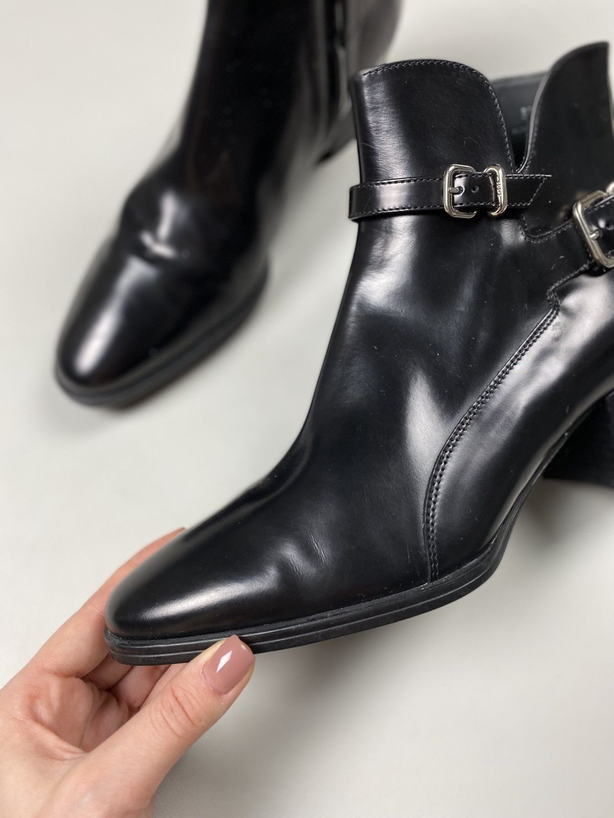 Tod's Tods ladies leather heeled boots shoes size 39 Size US 9 / IT 39 - 10 Thumbnail