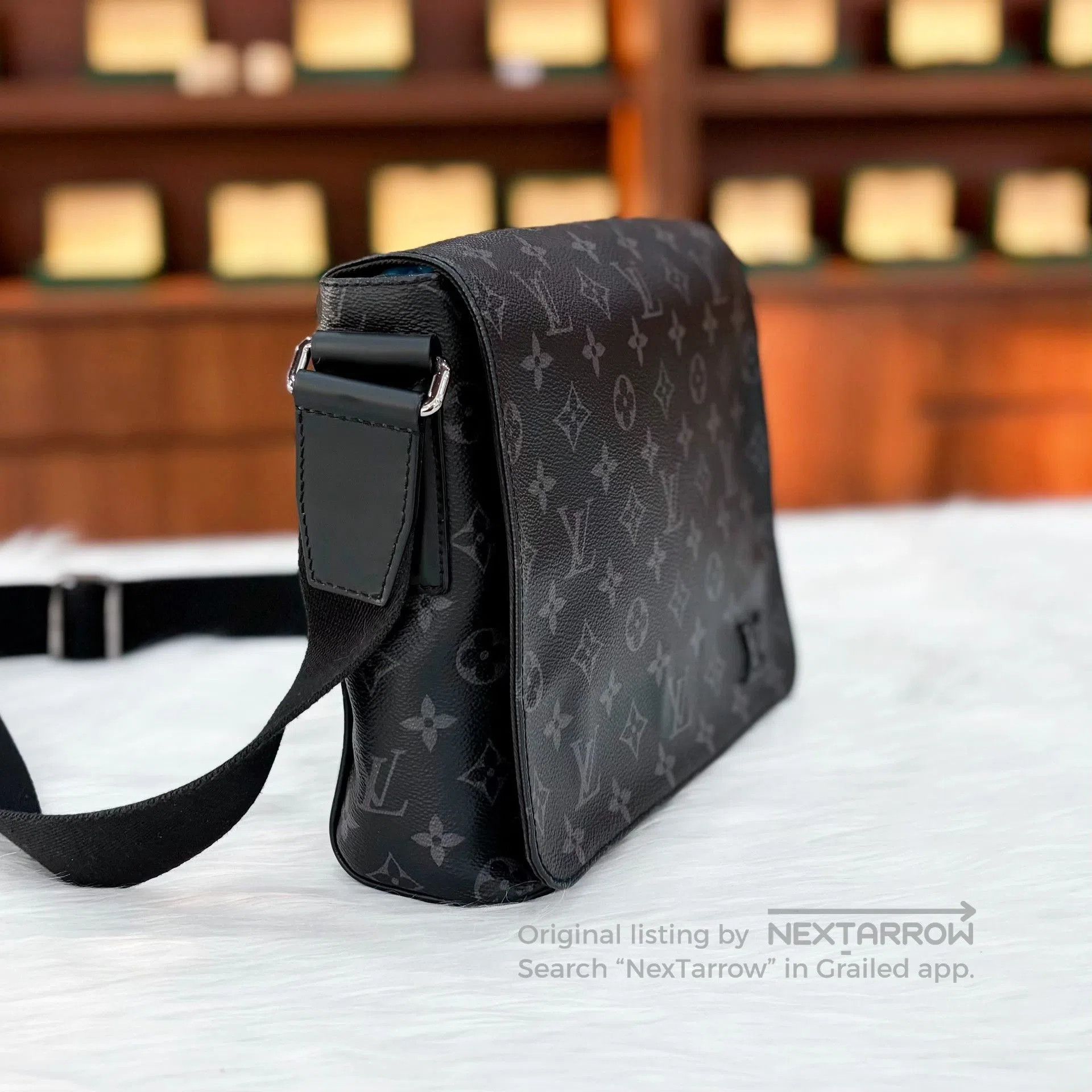 Louis Vuitton LV Black Monogram Crossbody Bag. Size ONE SIZE - 4 Thumbnail