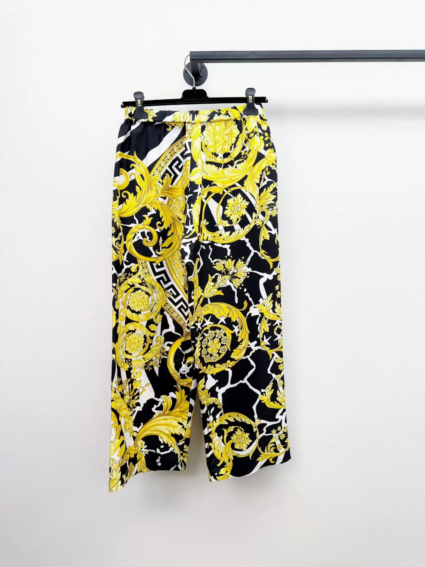 Versace Versace Baroque silk pants 38 women's minor snags Size 26" / US 2 / IT 38 - 4 Thumbnail