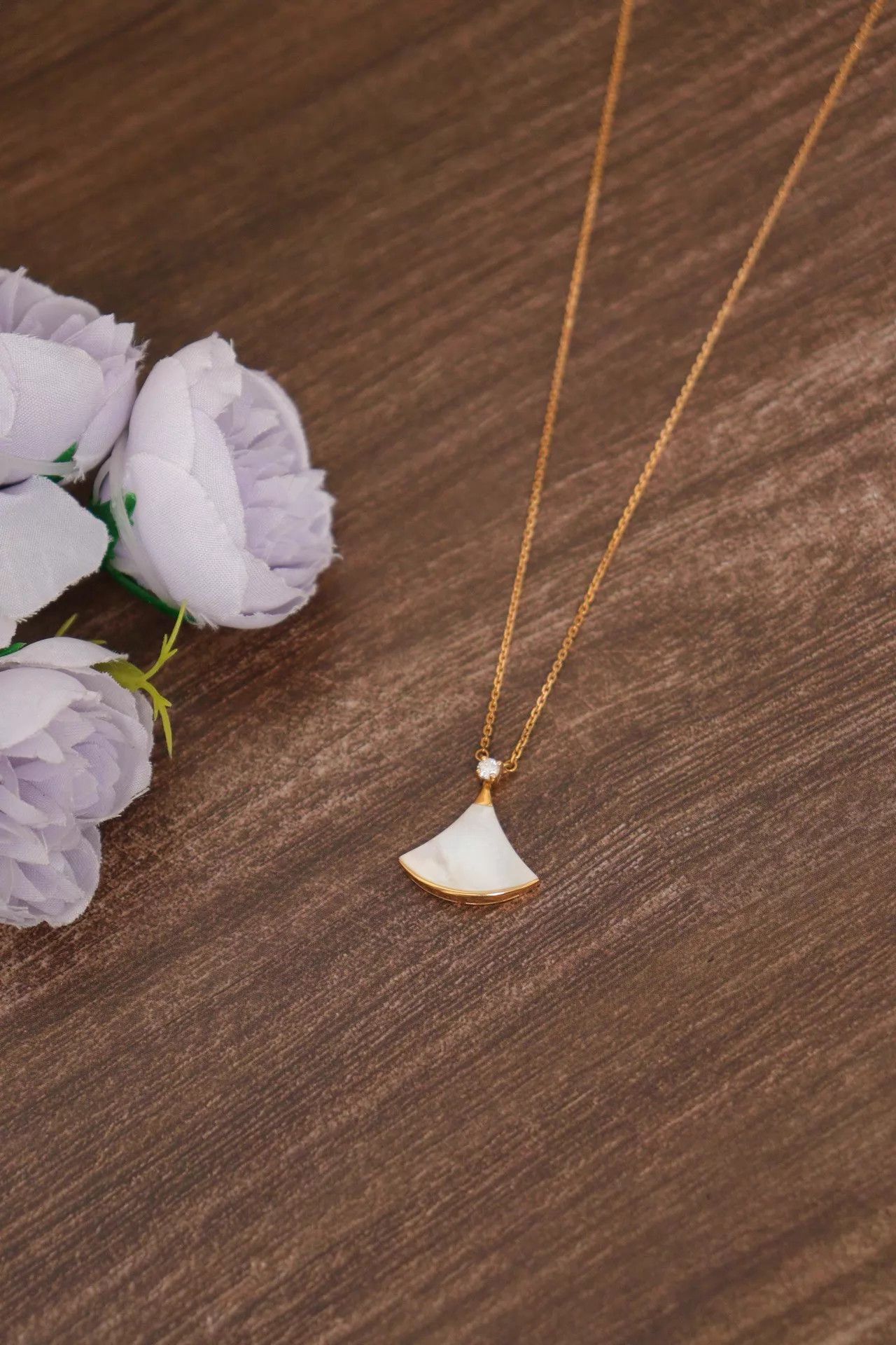 Bvlgari BVLGARI White MOP Fan Necklace 18K RG M 2.1x2.1 Box Size ONE SIZE - 2 Thumbnail