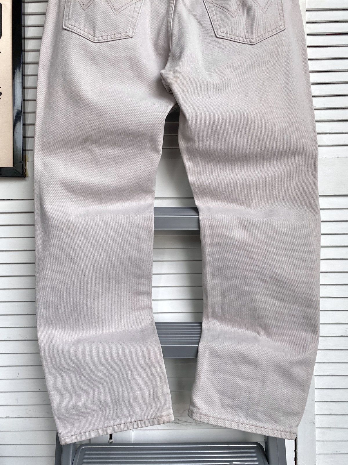 Vintage × Wrangler Vintage Wrangler Beige Denim Jeans Pants USA Leather Logo Size US 34 / EU 50 - 6 Thumbnail