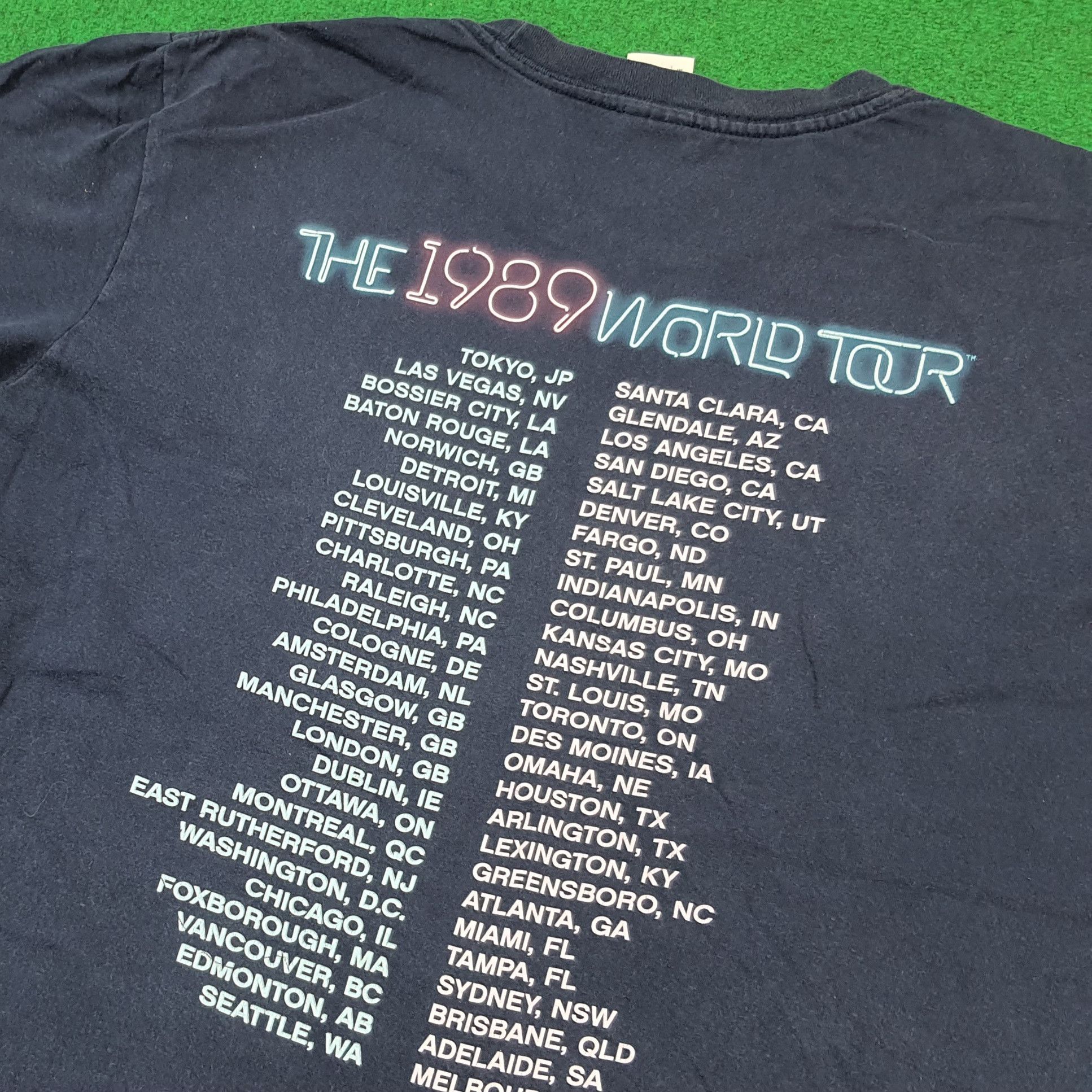 Band Tees Vintage Taylor Swift The 1989 World Tour Tshirt C301N2 Size US M / EU 48-50 / 2 - 5 Thumbnail