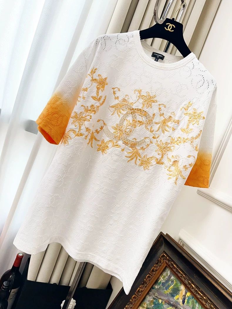 Chanel Chanel 23A Handicraft Workshop White Orange Gradient Hollo Size XS / US 0-2 / IT 36-38 - 1 Thumbnail