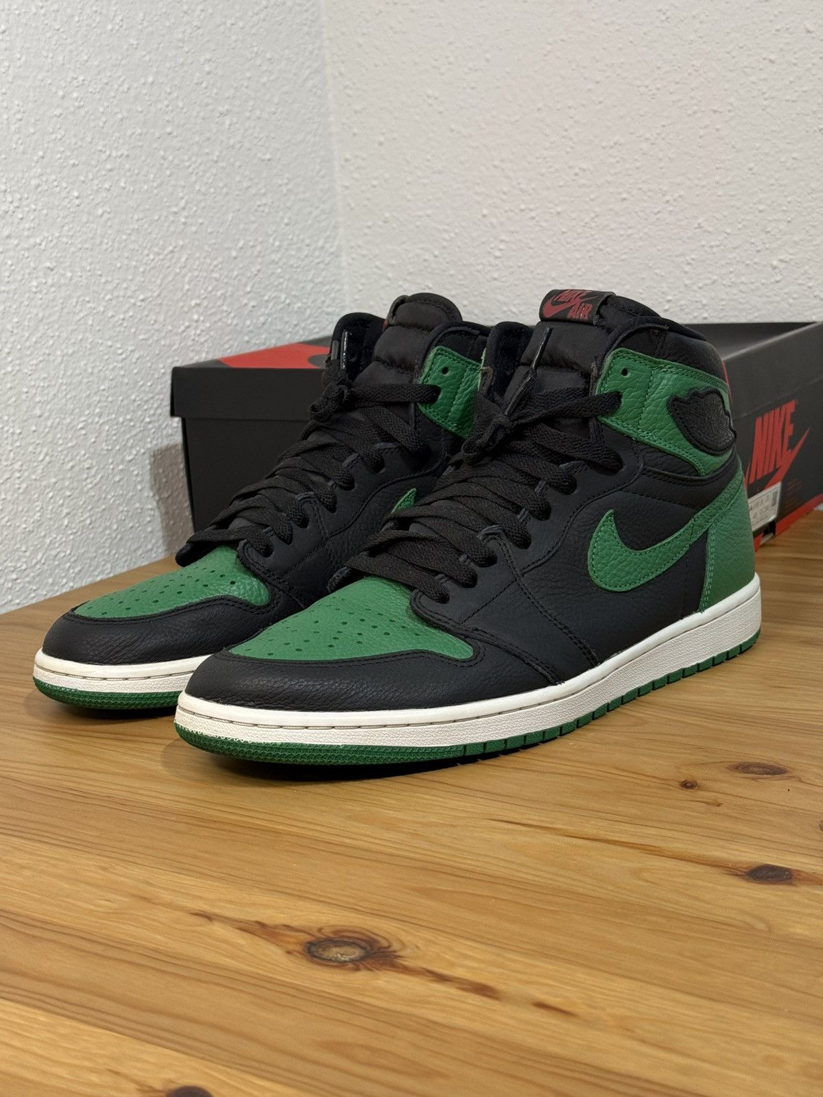 Jordan Brand × Nike Nike Air Jordan 1 Retro High Pine Green Black Size US 11 / EU 44 - 1 Thumbnail