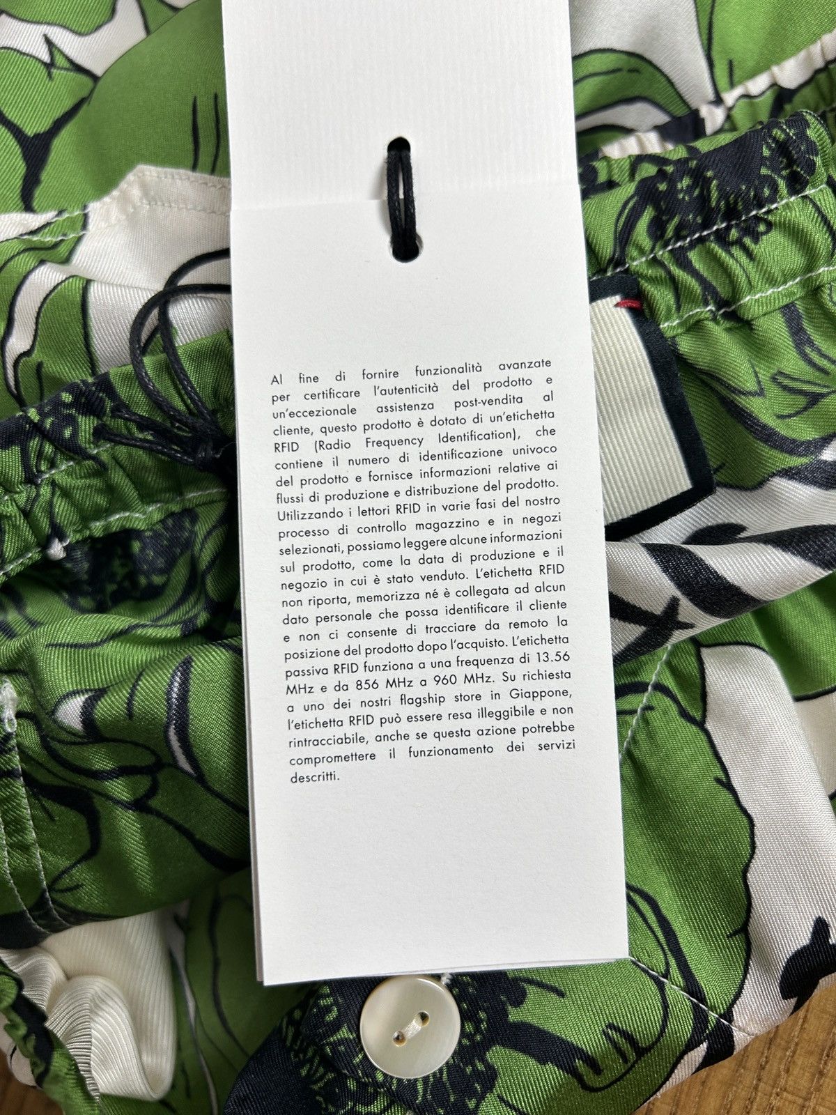 Gucci BNWT Gucci Poppy Flower Hawaii Print Silk Shorts Size 46 Size US 30 / EU 46 - 14 Thumbnail
