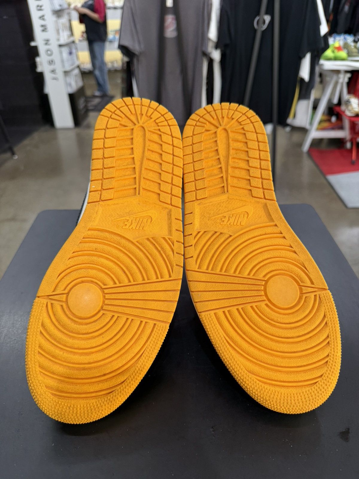 Jordan Brand Air Jordan 1 Taxi Size 9 (2022) Size US 9 / EU 42 - 9 Thumbnail