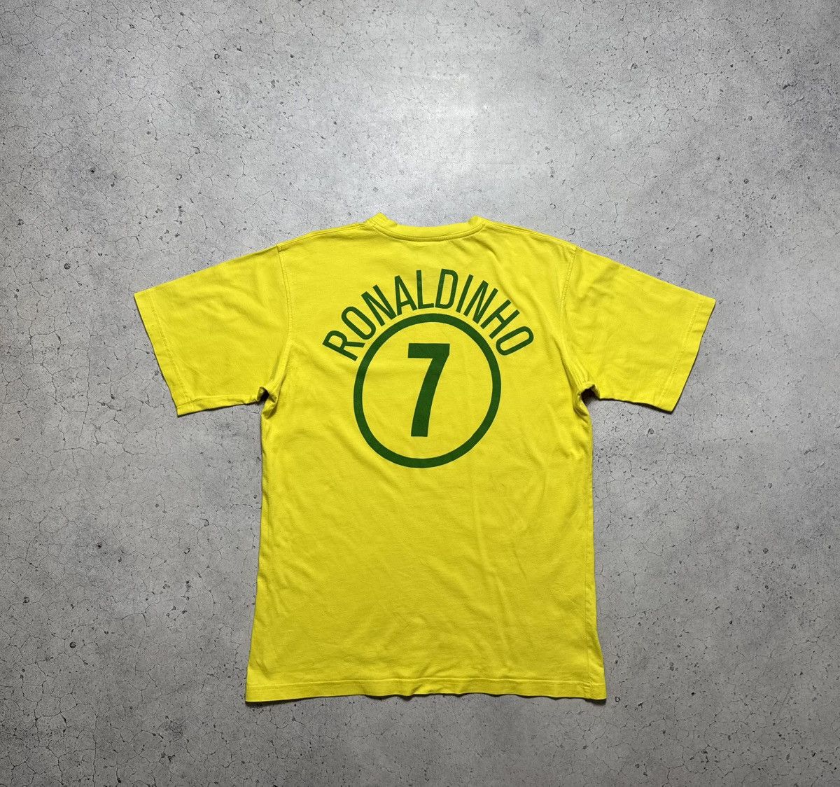 Nike Nike Brasil #7 Ronaldinho Vintage T-Shirt Soccer Jersey Size US L / EU 52-54 / 3 - 9 Thumbnail