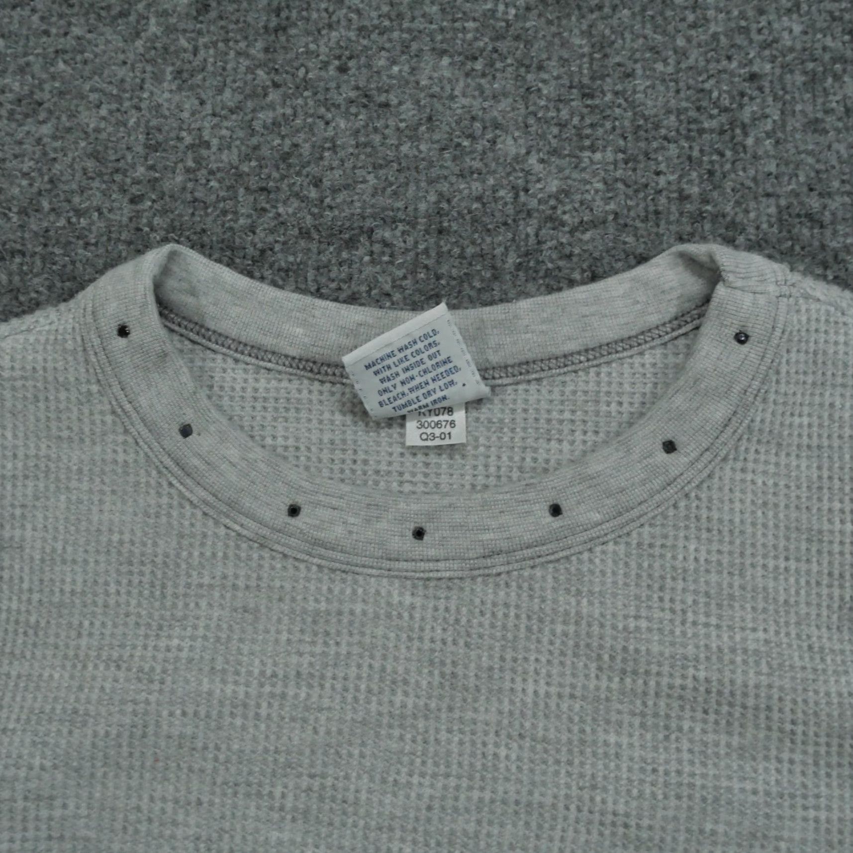 Old Navy VINTAGE Old Navy Thermal Shirt Womens M Grey Waffle Knit Studded Collar Y2K Size M / US 6-8 / IT 42-44 - 2 Thumbnail