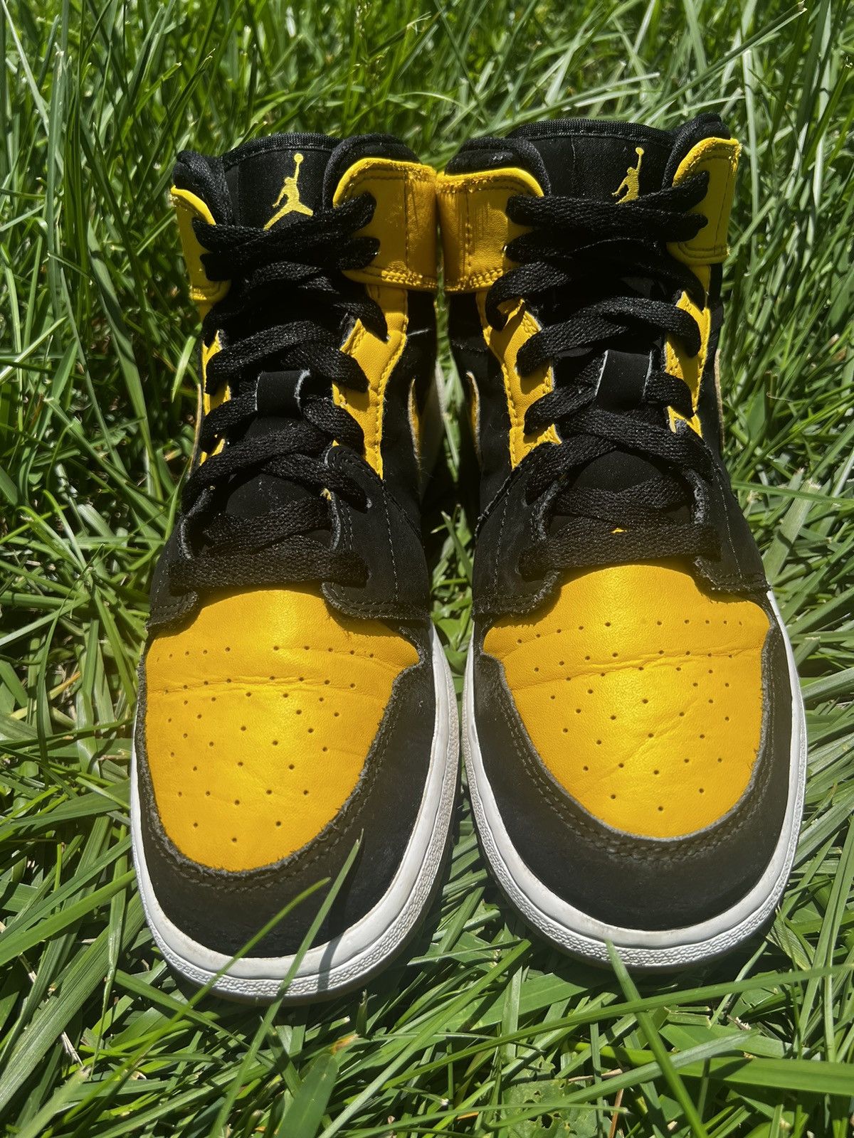 Jordan Brand CLEAN Air Jordan 1 size 7 Mens New Love Yellow shoes 2017 Size US 7 / EU 40 - 3 Thumbnail