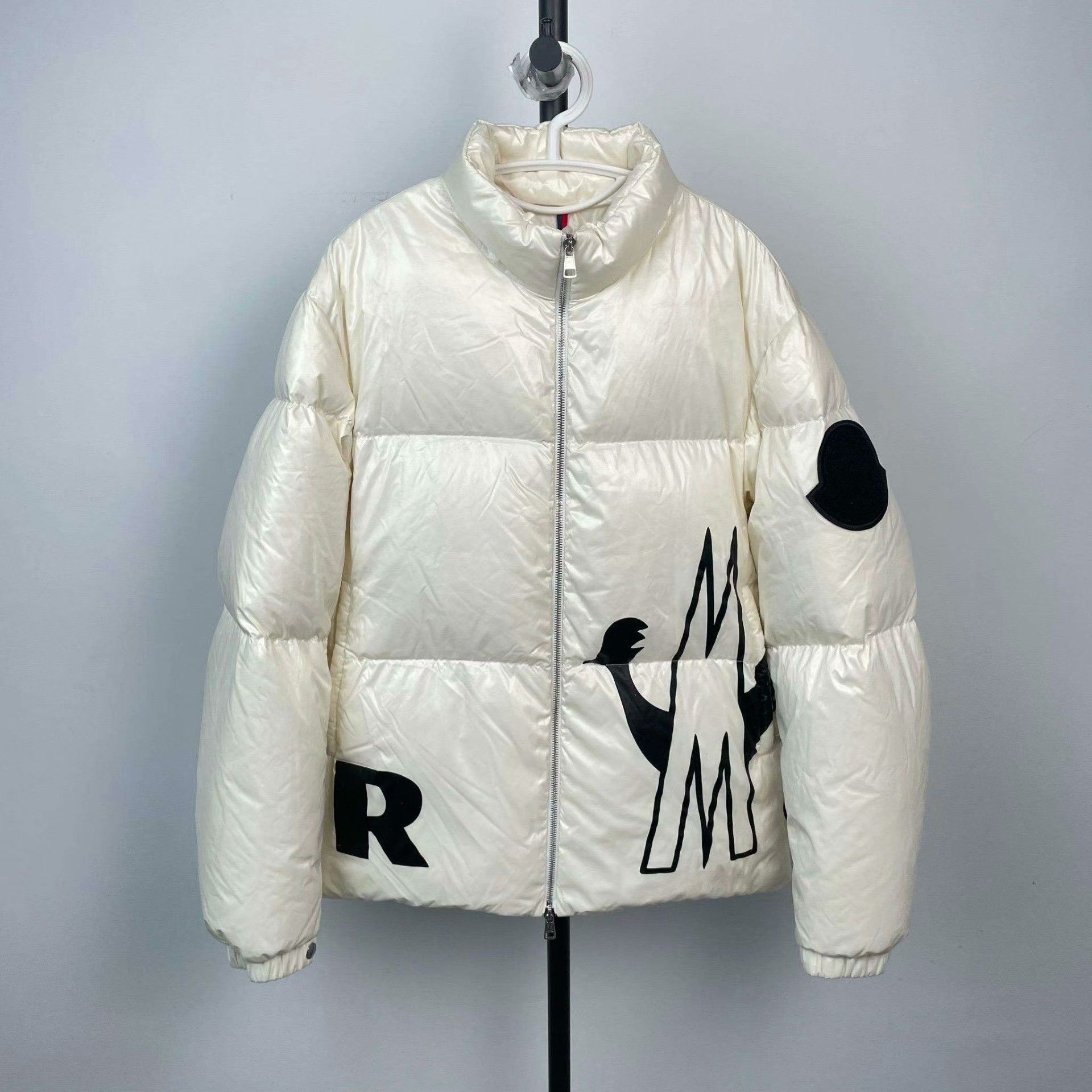Moncler Moncler Down Cropped White Heavy Coat L Men Size US L / EU 52-54 / 3 - 1 Thumbnail